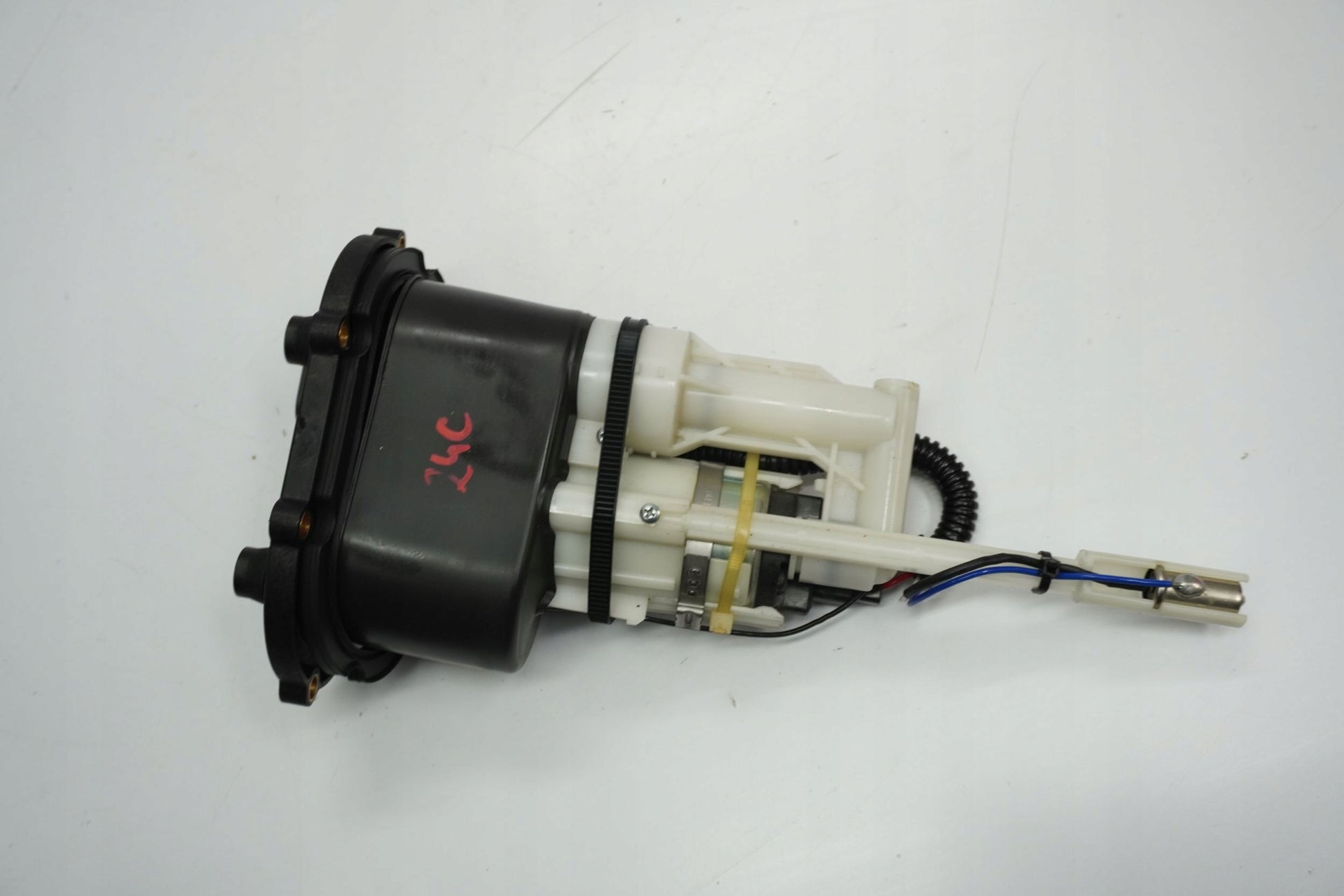 DUCATI DIAVEL 1200 11-13 Benzinpumpe Kraftstoffpumpe Fuel Pump 3