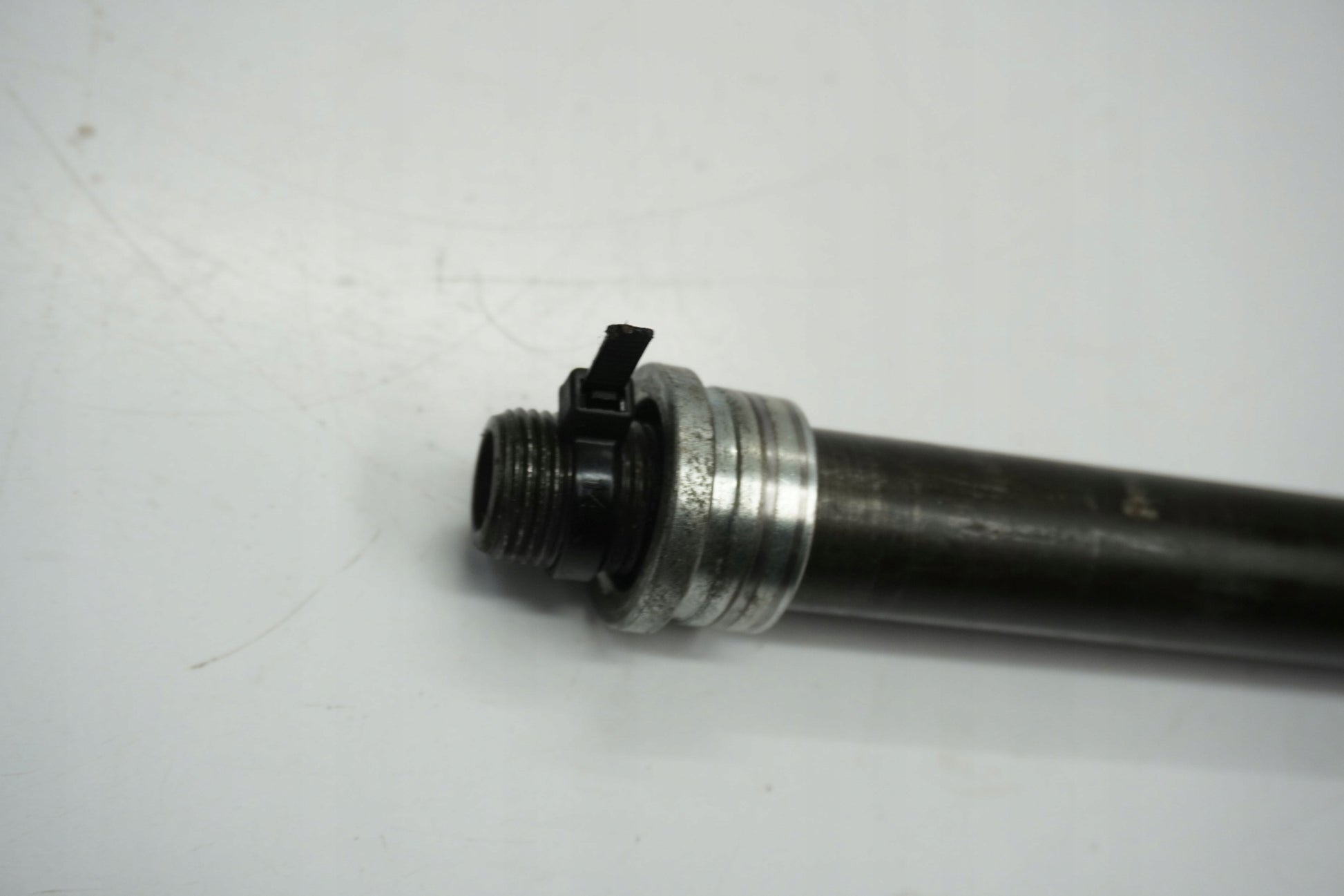 YAMAHA FJR 1300 01-05 Vorderachse Achse vorne Radachse front axle 6