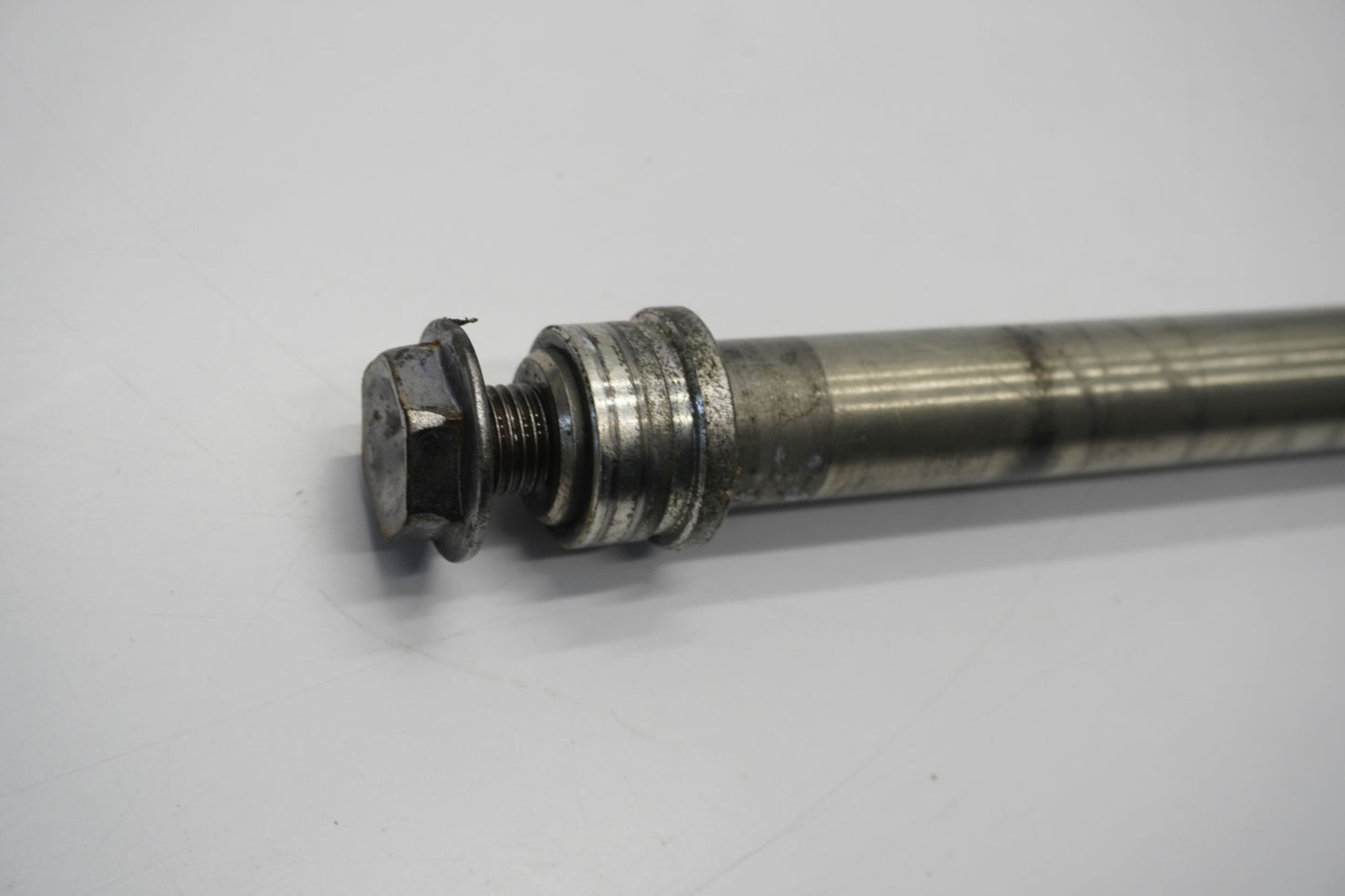 YAMAHA FJR 1300 06-12 Vorderachse Achse vorne Radachse front axle 7