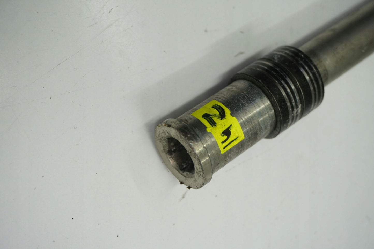 KAWASAKI Z1000 14-19 Vorderachse Achse vorne Radachse front axle 4