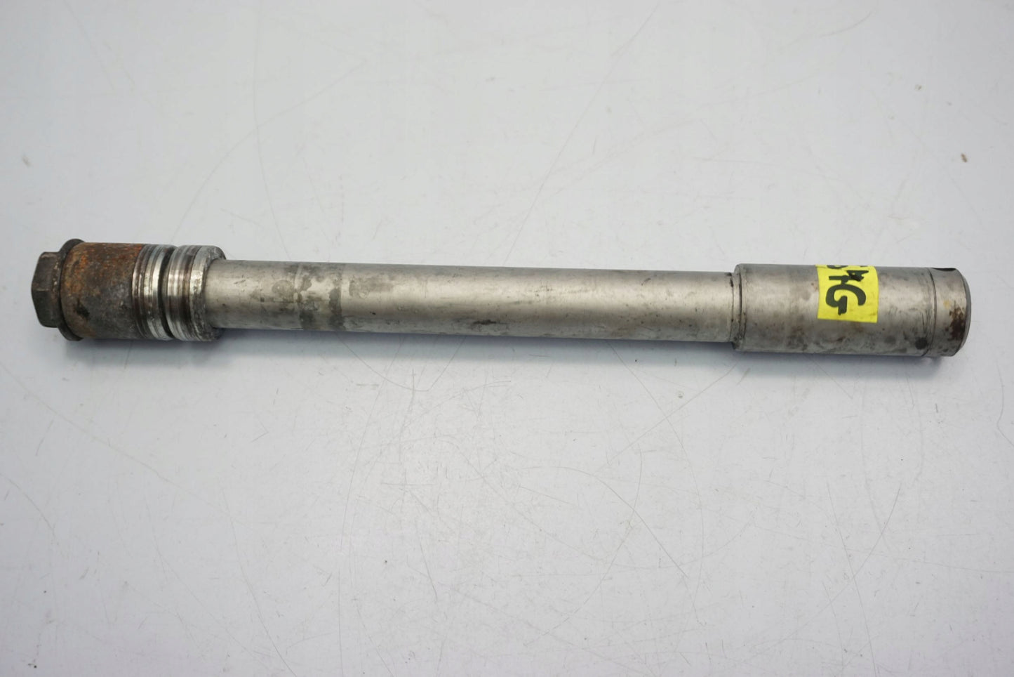 HONDA CBR 600 F4 PC35 99-00 Vorderachse Achse vorne Radachse front axle