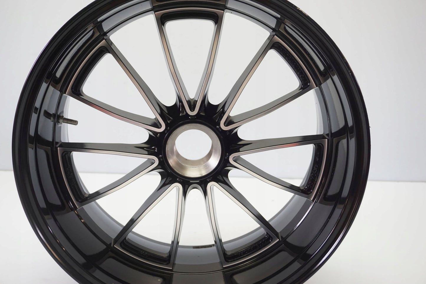 DUCATI DIAVEL 1200 Felge hinten Wheel Hinterrad 9