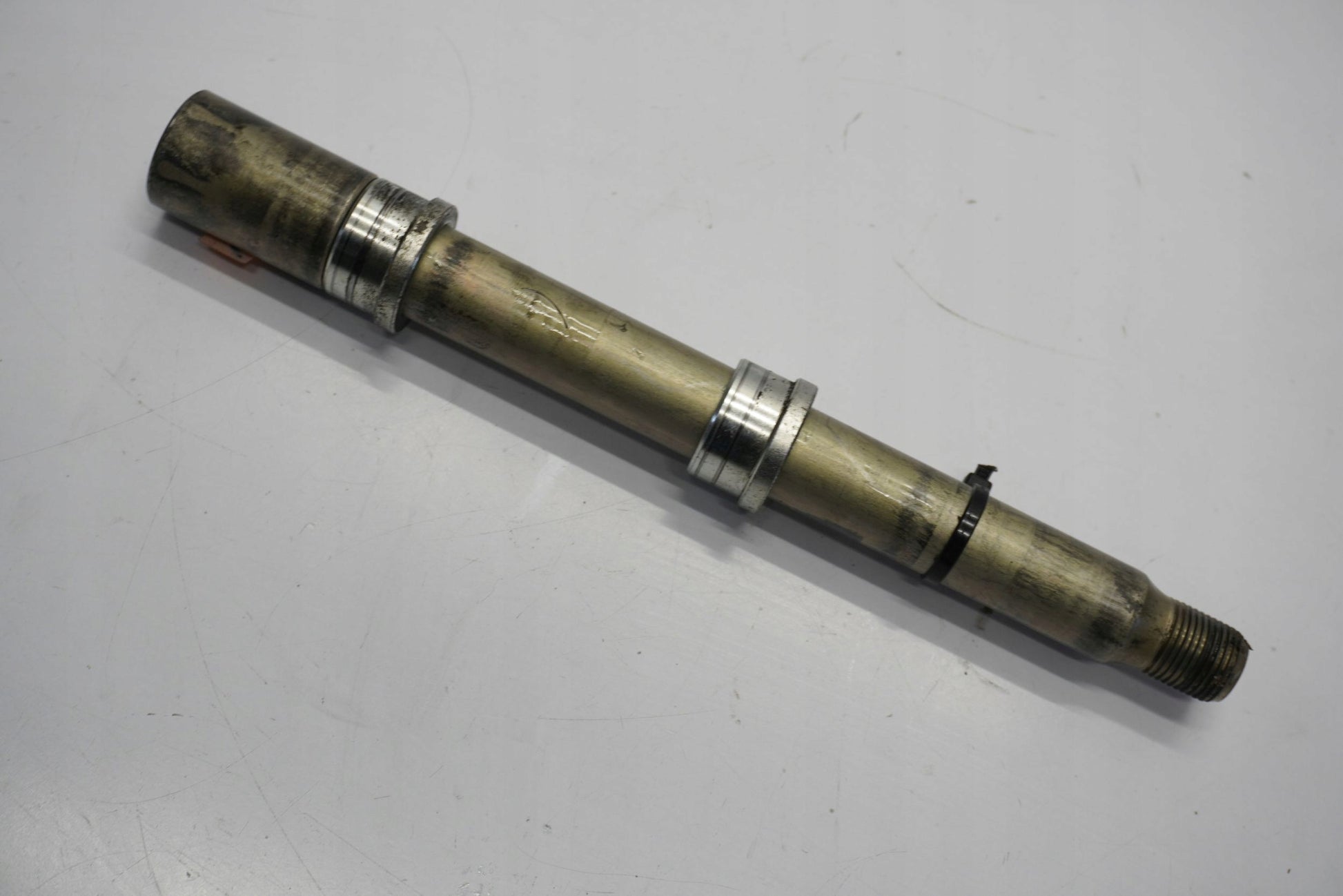 YAMAHA FZ1 1000 N FAZER RN16 06-15 Vorderachse Achse vorne Radachse front axle 7