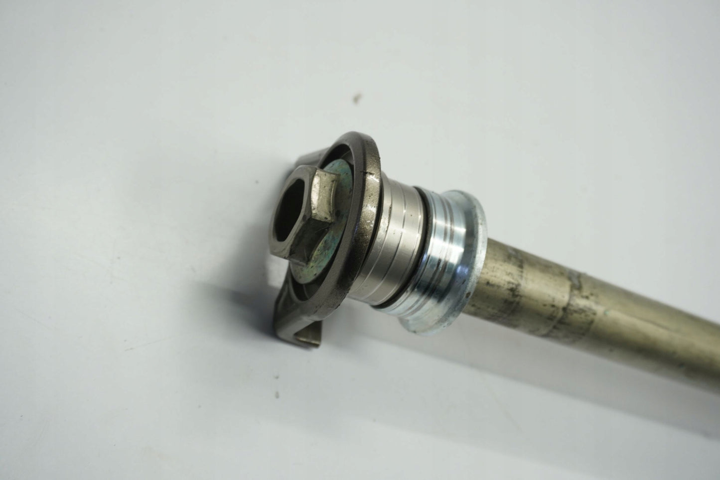 SUZUKI GSX-S 750 17-23 Hinterachse Achse hinten Radachse rear axle 2