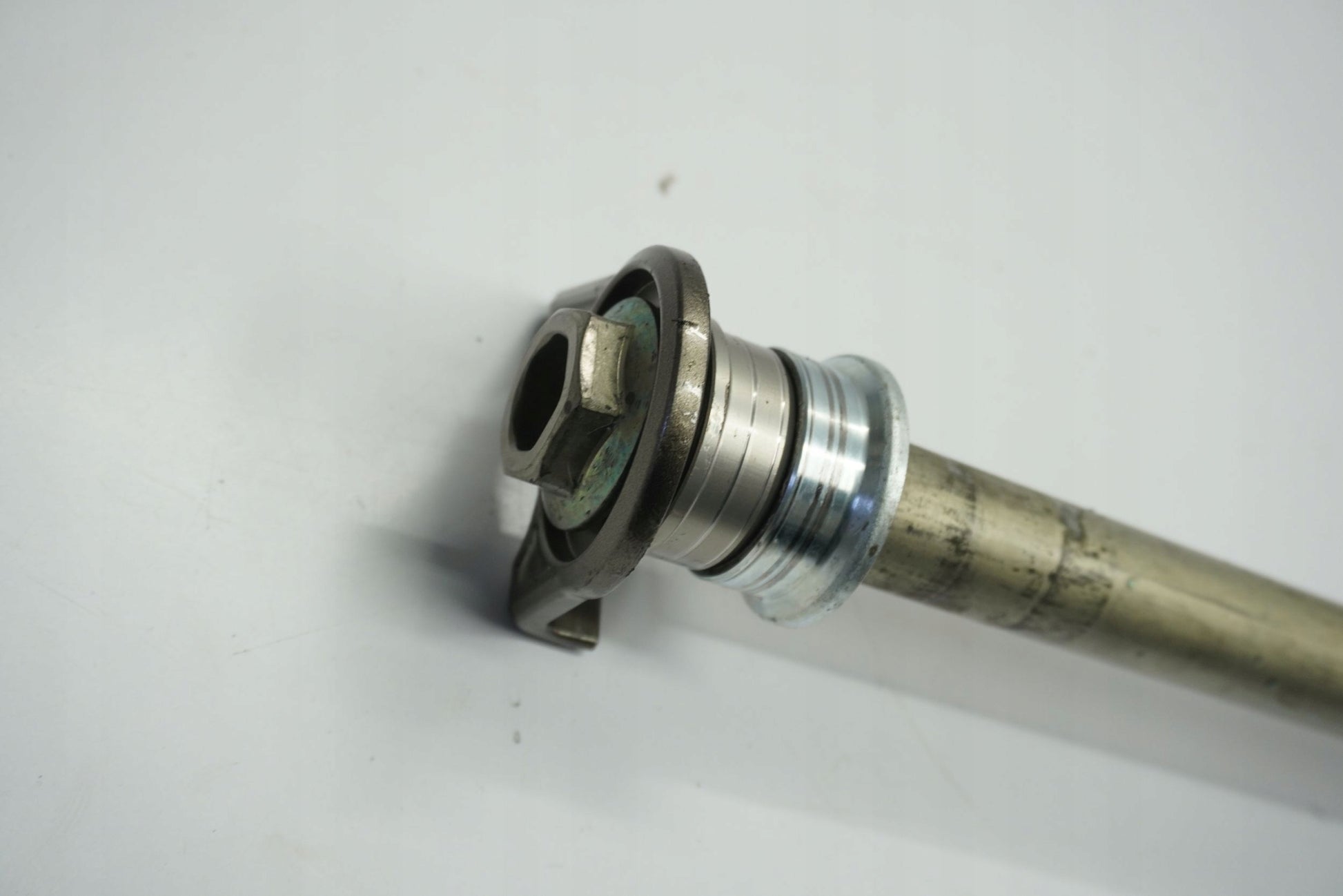 SUZUKI GSX-S 750 17-23 Hinterachse Achse hinten Radachse rear axle 2