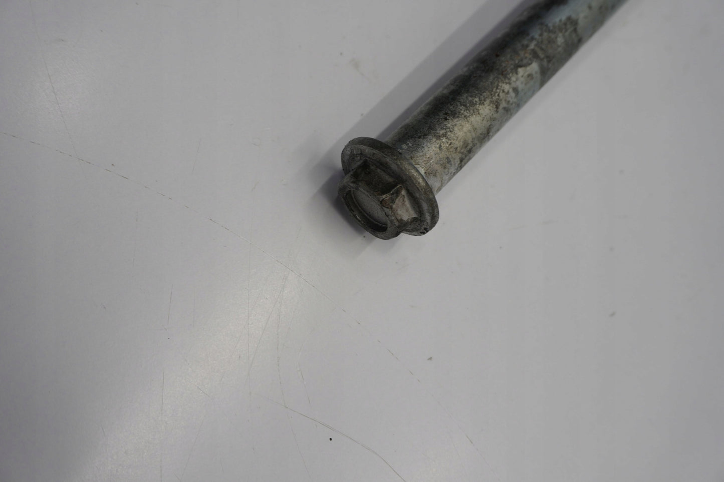 SUZUKI SV 650 S 99-02 Vorderachse Achse vorne Radachse front axle 4