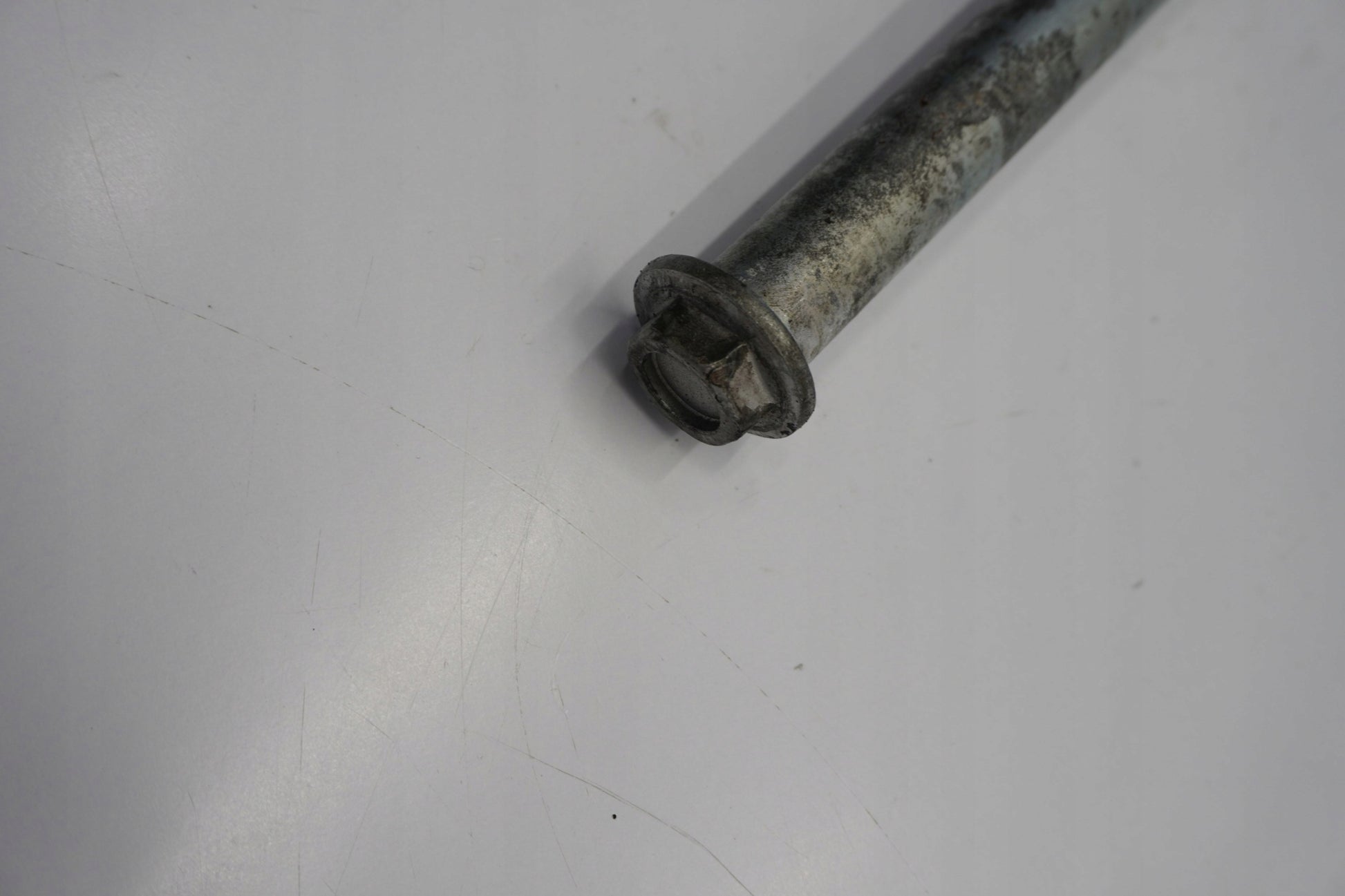 SUZUKI SV 650 S 99-02 Vorderachse Achse vorne Radachse front axle 4