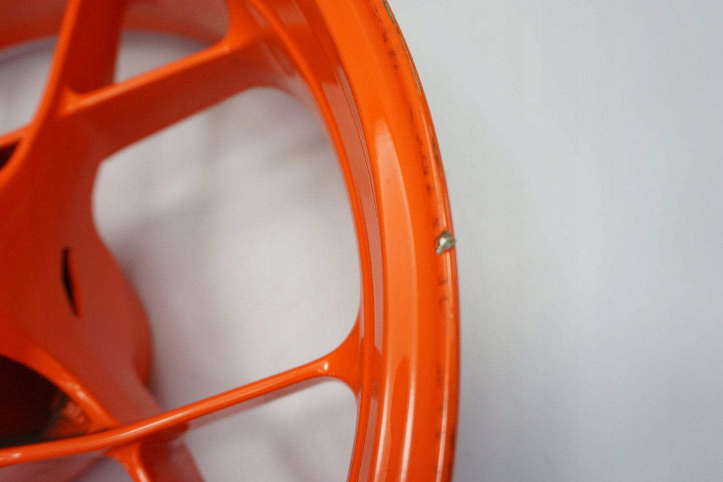 KTM 890 DUKE R 20- Felge hinten Wheel Hinterrad 6