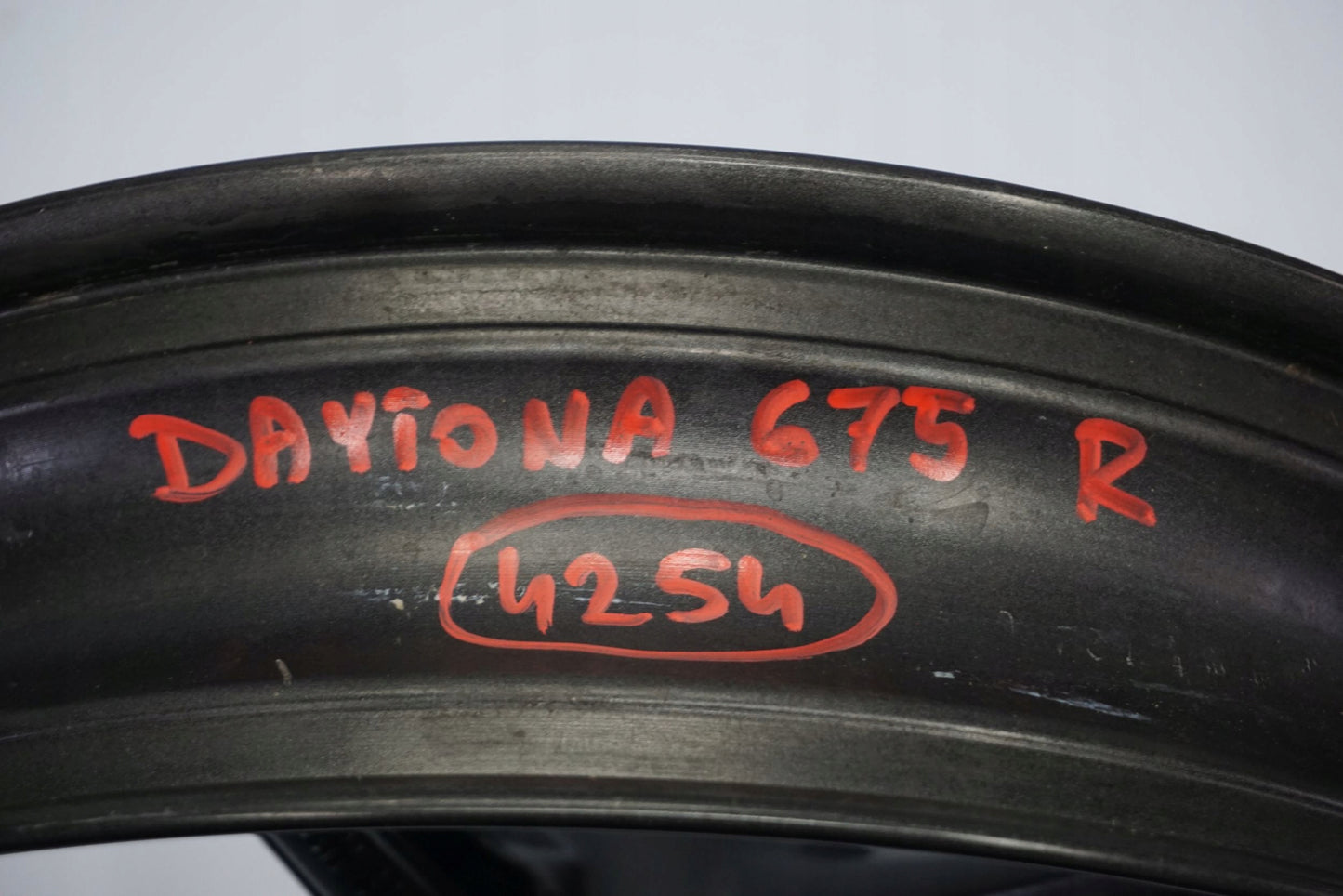 TRIUMPH DAYTONA 675 06-12 Felge vorne Wheel Vorderrad 3