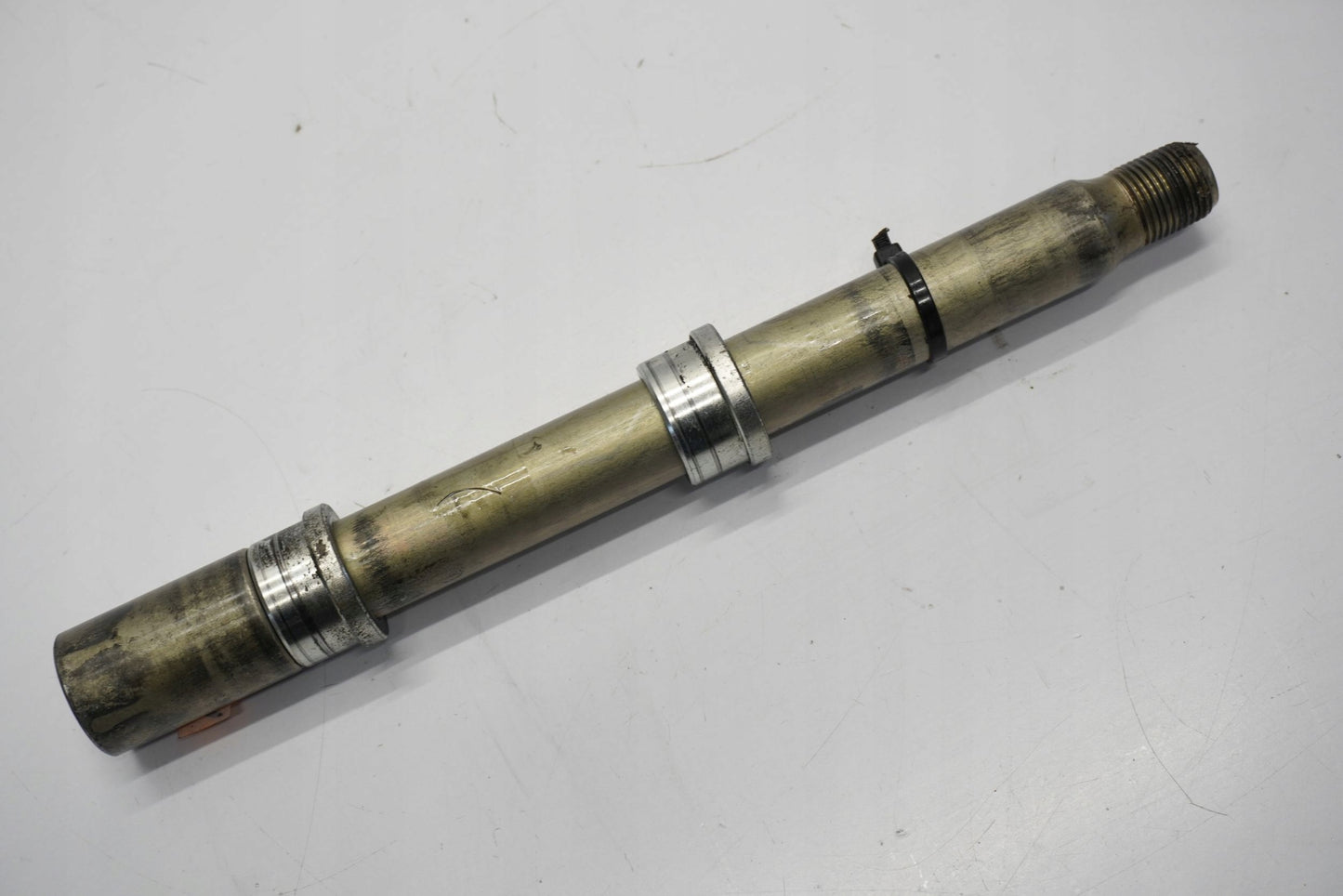YAMAHA FZ1 1000 N FAZER RN16 06-15 Vorderachse Achse vorne Radachse front axle 8