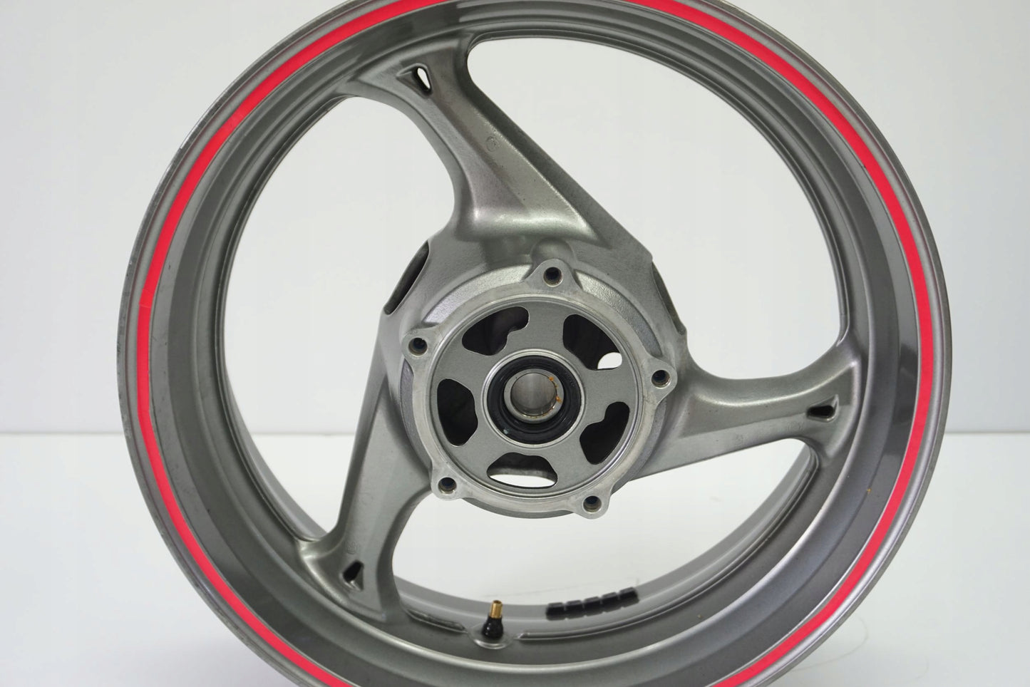 SUZUKI GSR 750 11-16 Felge hinten Wheel Hinterrad 8