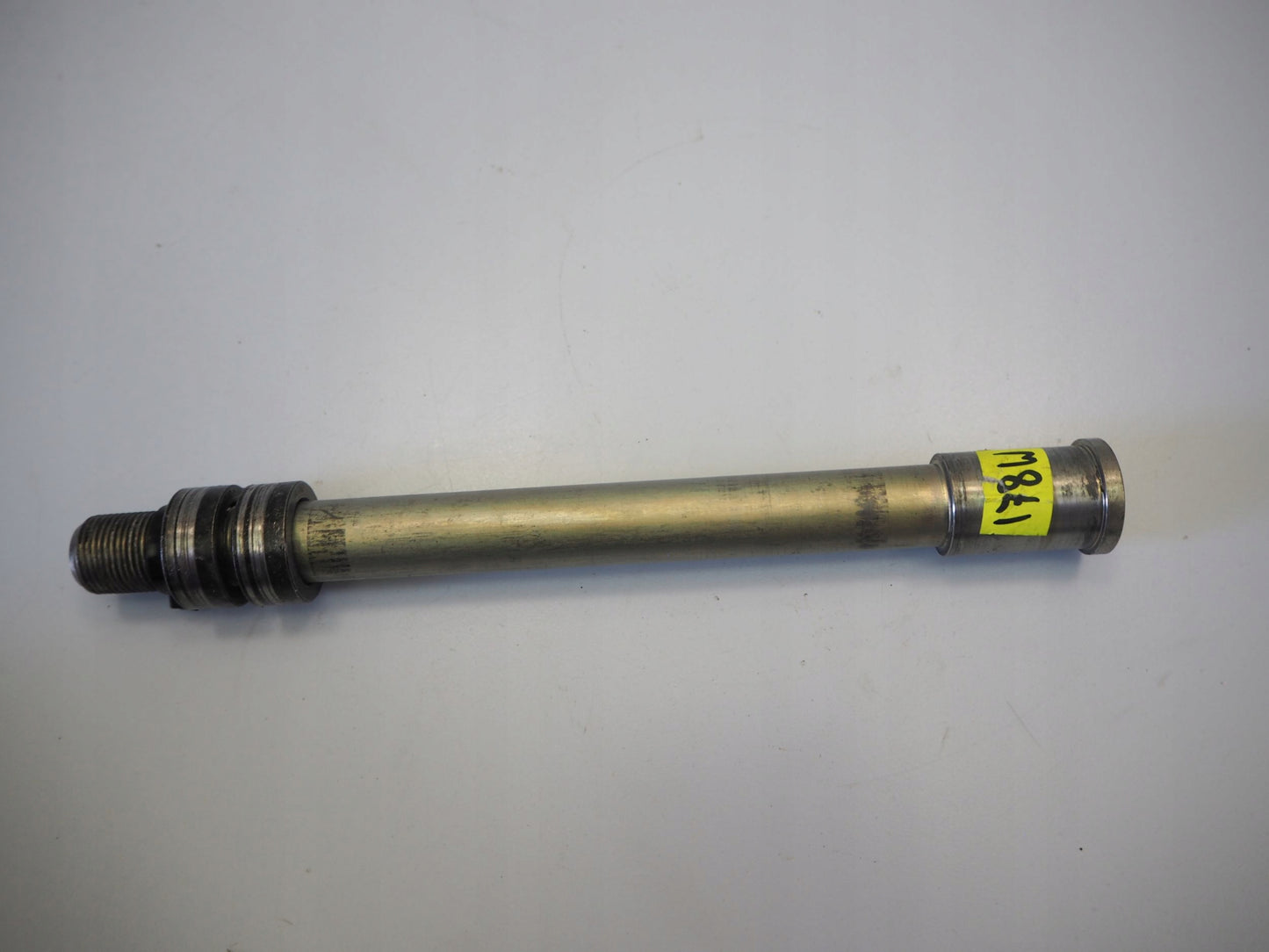 KAWASAKI Z1000 14-19 Vorderachse Achse vorne Radachse front axle 3