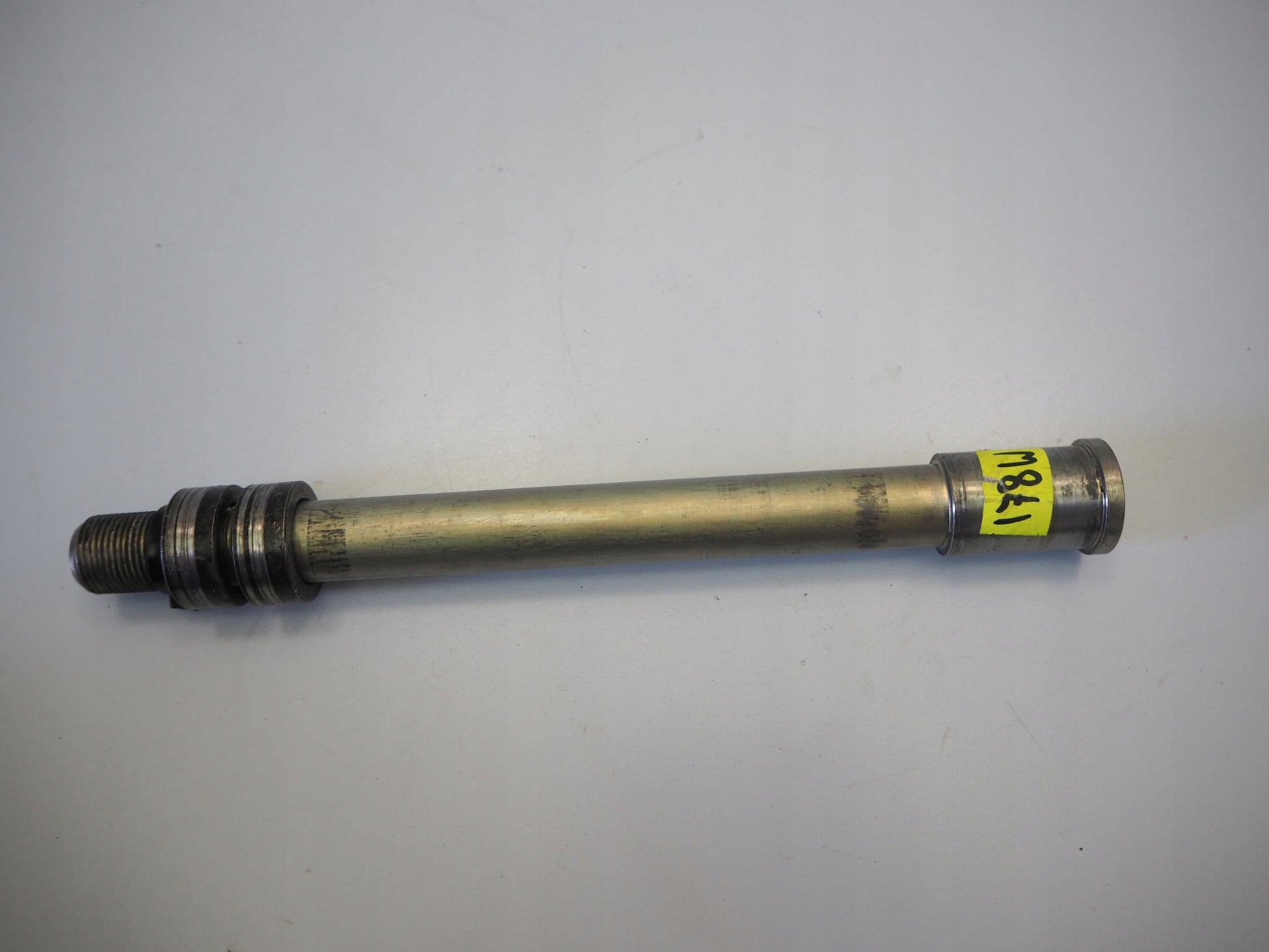 KAWASAKI Z1000 14-19 Vorderachse Achse vorne Radachse front axle 3