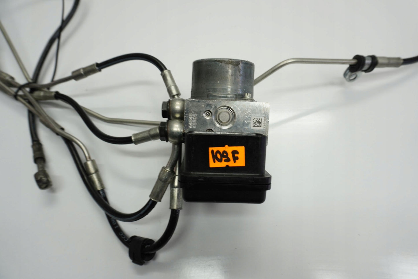 DUCATI PANIGALE 1299 15-18 POMPA ABS + ŚRUBY 6