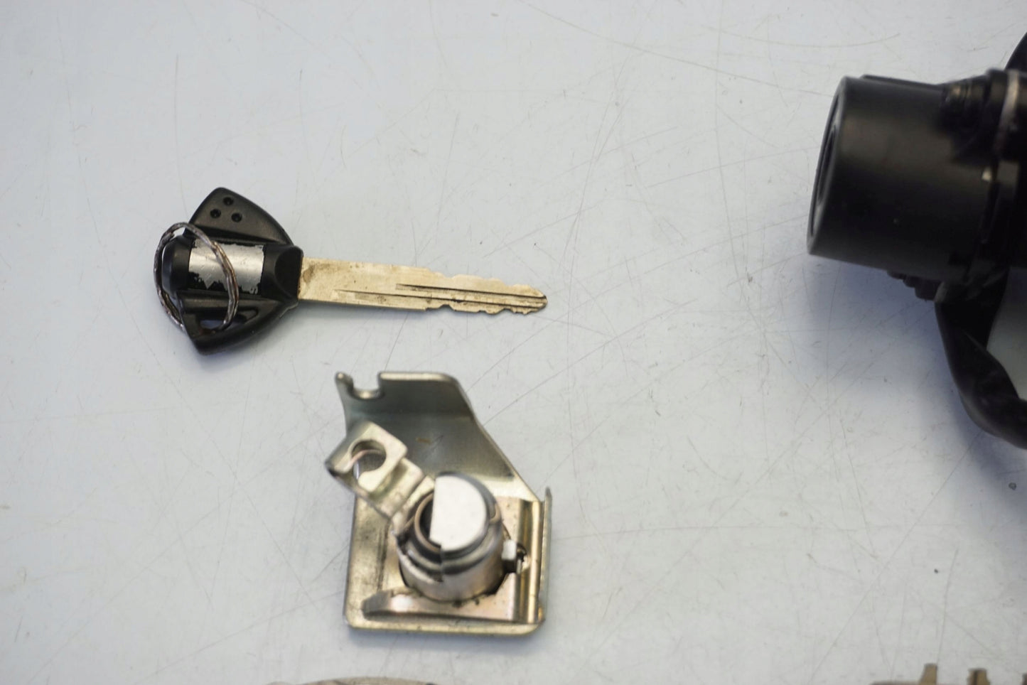 SUZUKI GSX-R 600 750 K8 K9 L0 Schlosssatz Zündschloss Lock Set