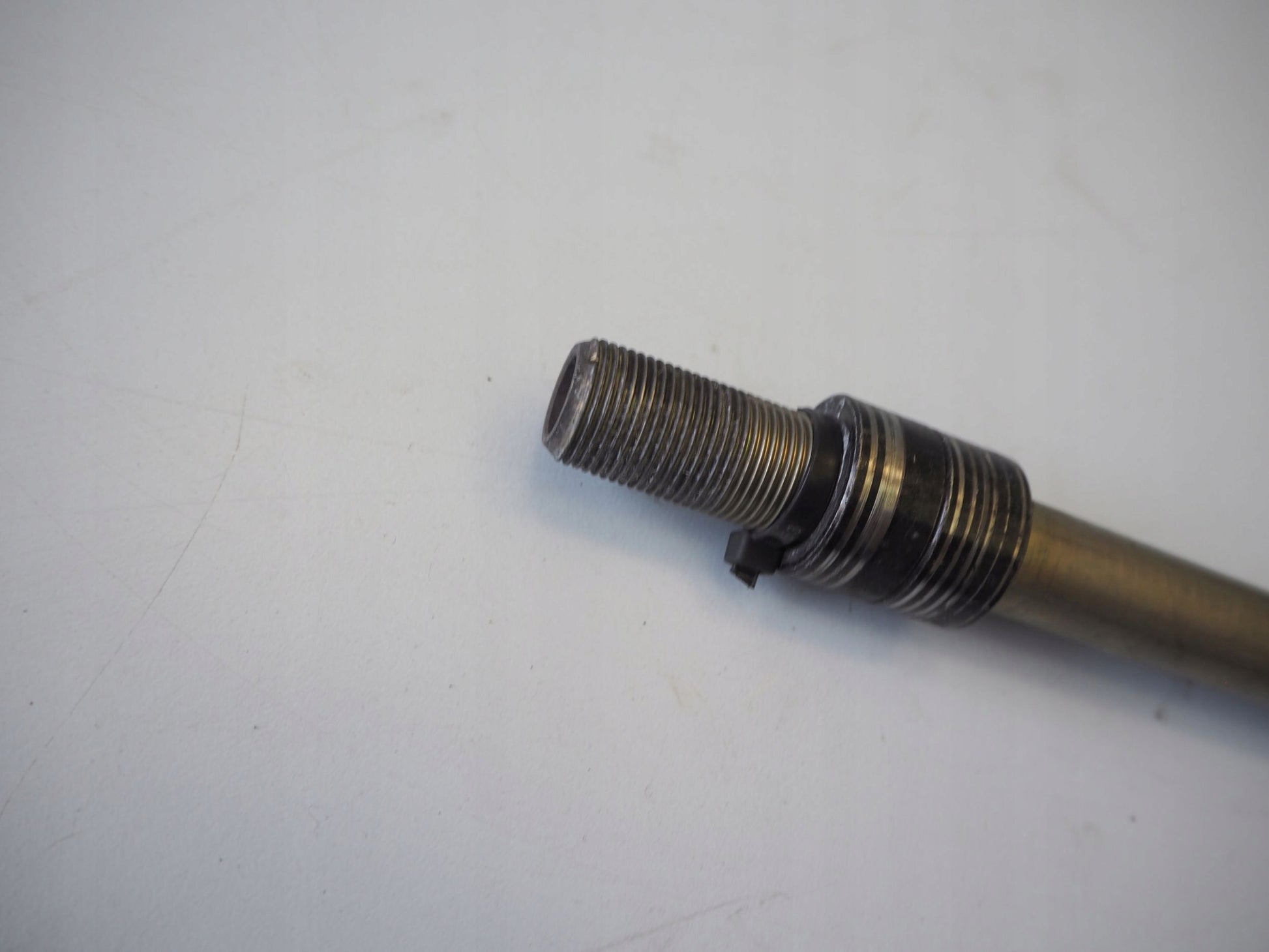 KAWASAKI Z1000 10-13 Vorderachse Achse vorne Radachse front axle 2