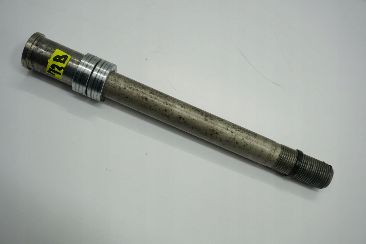 KAWASAKI Z 900 RS 18- Vorderachse Achse vorne Radachse front axle 6