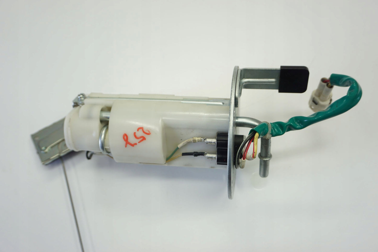 SUZUKI GSR 750 11-16 Benzinpumpe Kraftstoffpumpe Fuel Pump 5