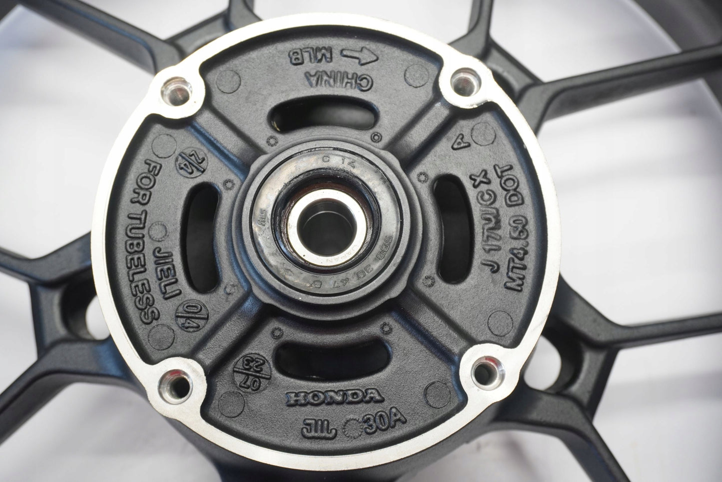 HONDA CB 750 HORNET 23- Felge hinten Wheel Hinterrad 7