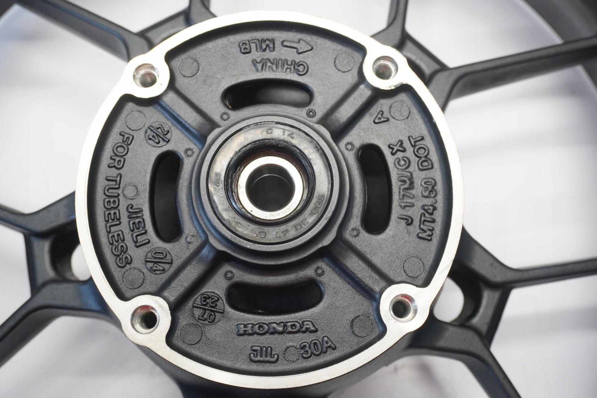 HONDA CB 750 HORNET 23- Felge hinten Wheel Hinterrad 7