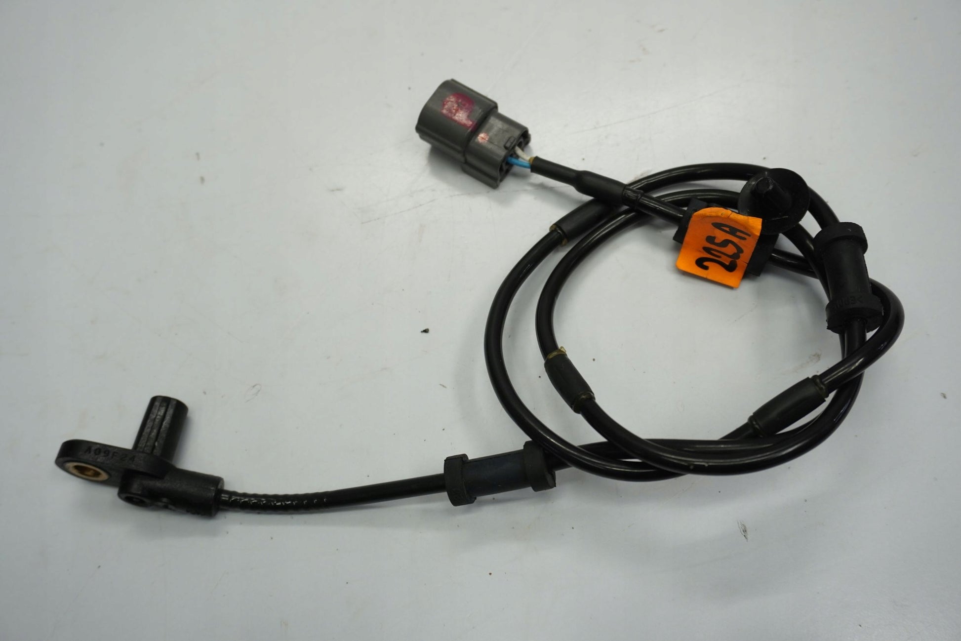 HONDA CB 125 R JC79 18-20 ABS Sensor vorne 3