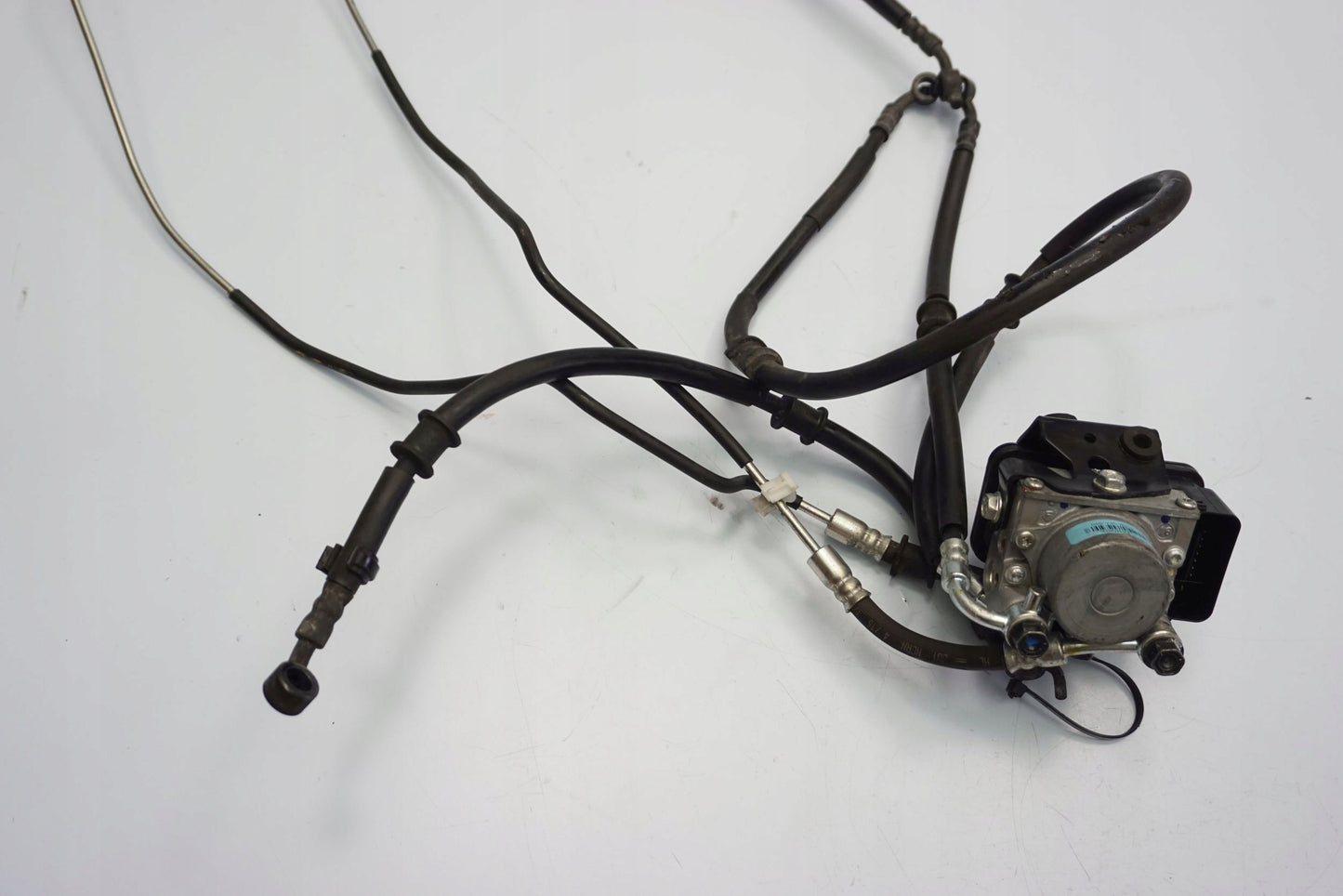 KAWASAKI Z-800 13-17 ABS Pumpe Druckmodulator 7