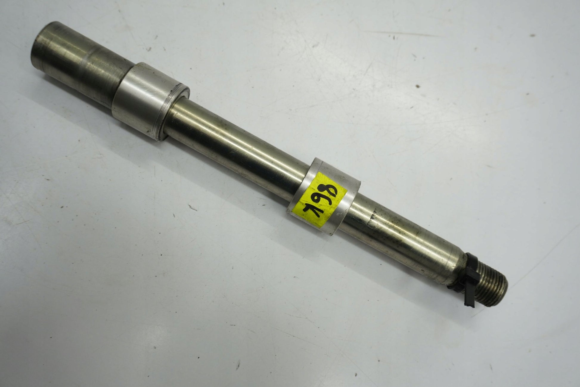 TRIUMPH STREET TRIPLE 675 07-12 Vorderachse Achse vorne Radachse front axle 7