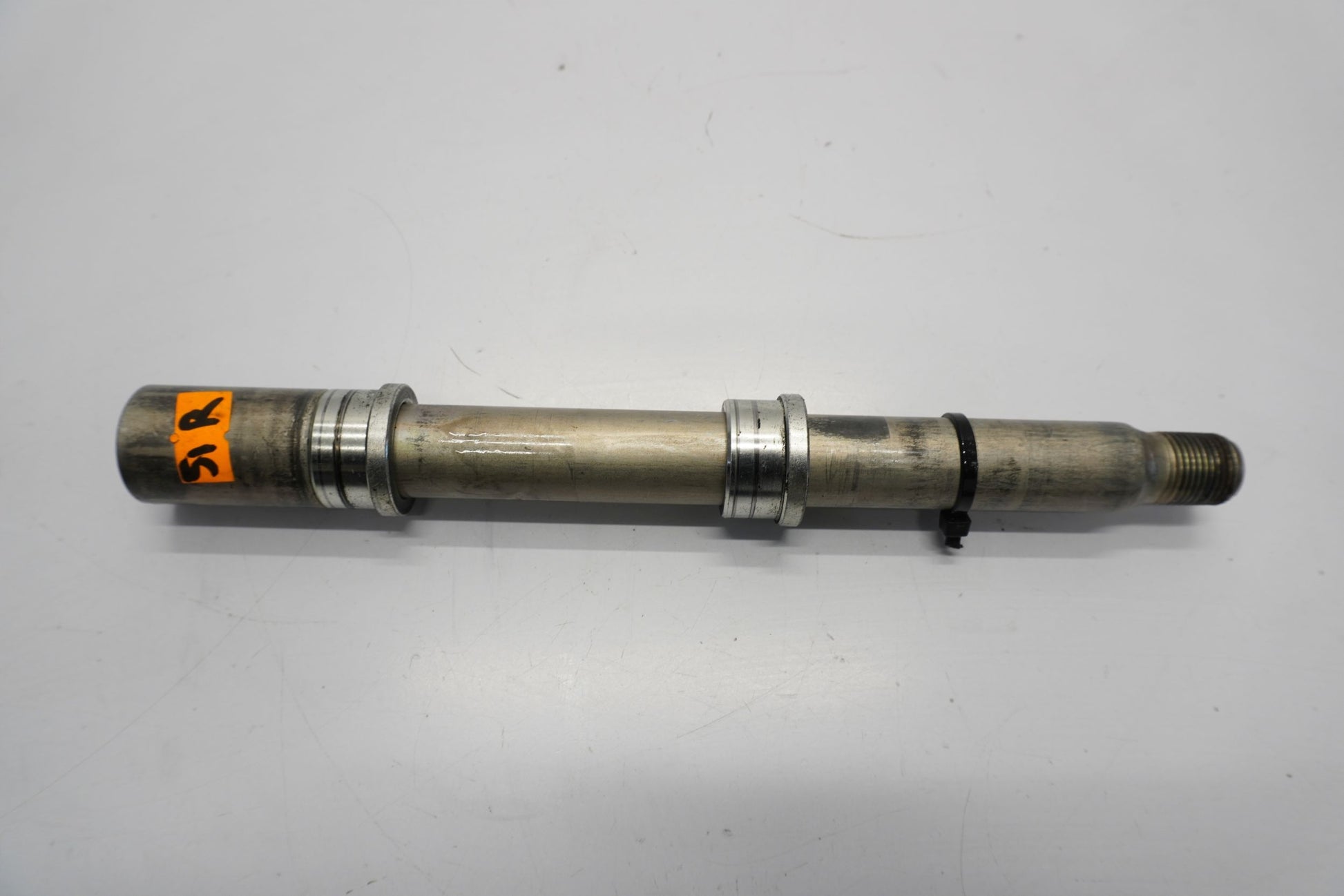 YAMAHA FZ1 1000 N FAZER RN16 06-15 Vorderachse Achse vorne Radachse front axle 2