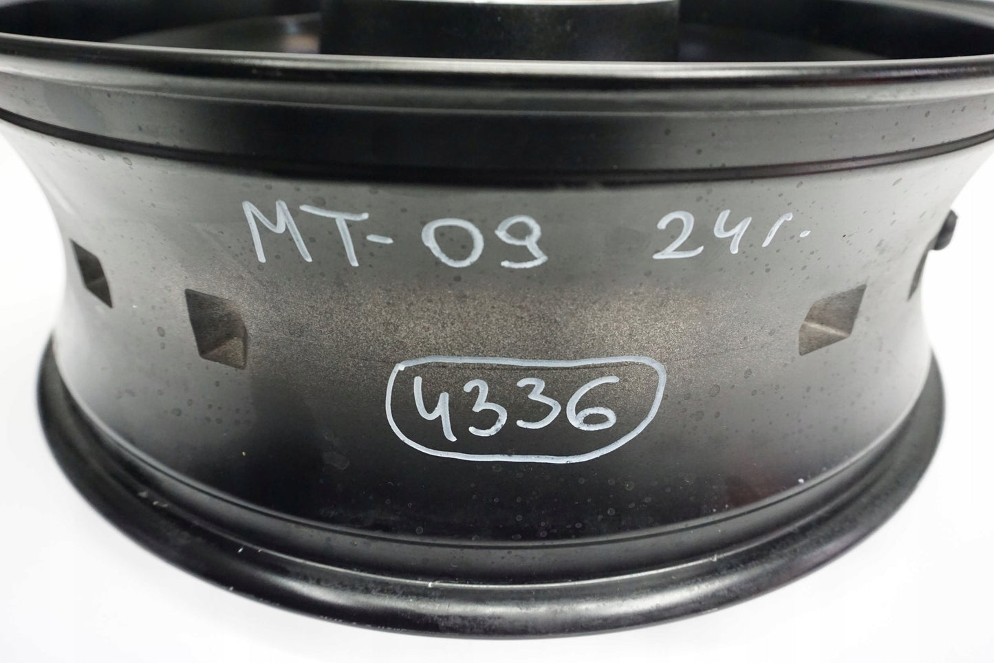 YAMAHA MT-09 24- Felge hinten Wheel Hinterrad 10