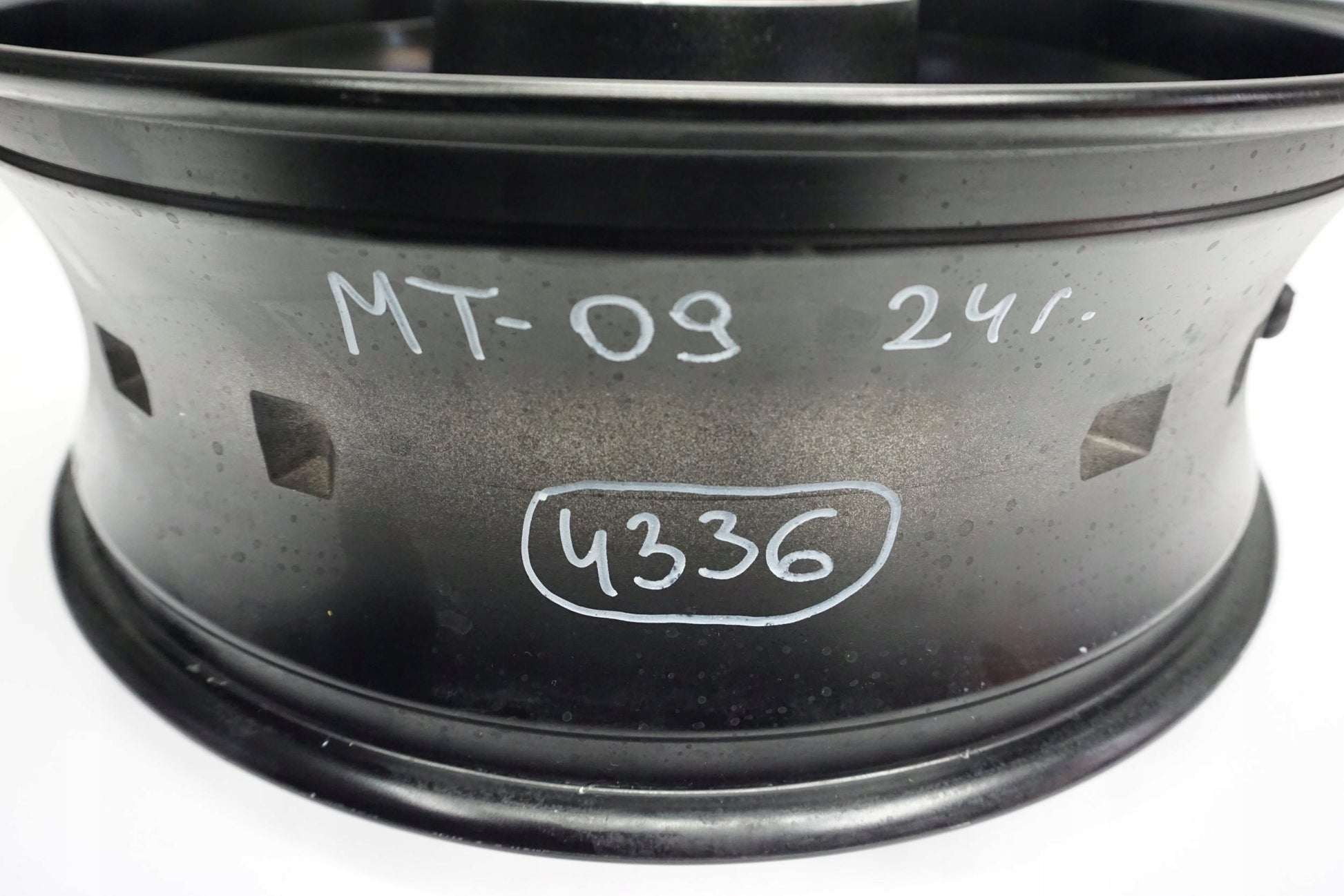 YAMAHA MT-09 24- Felge hinten Wheel Hinterrad 10