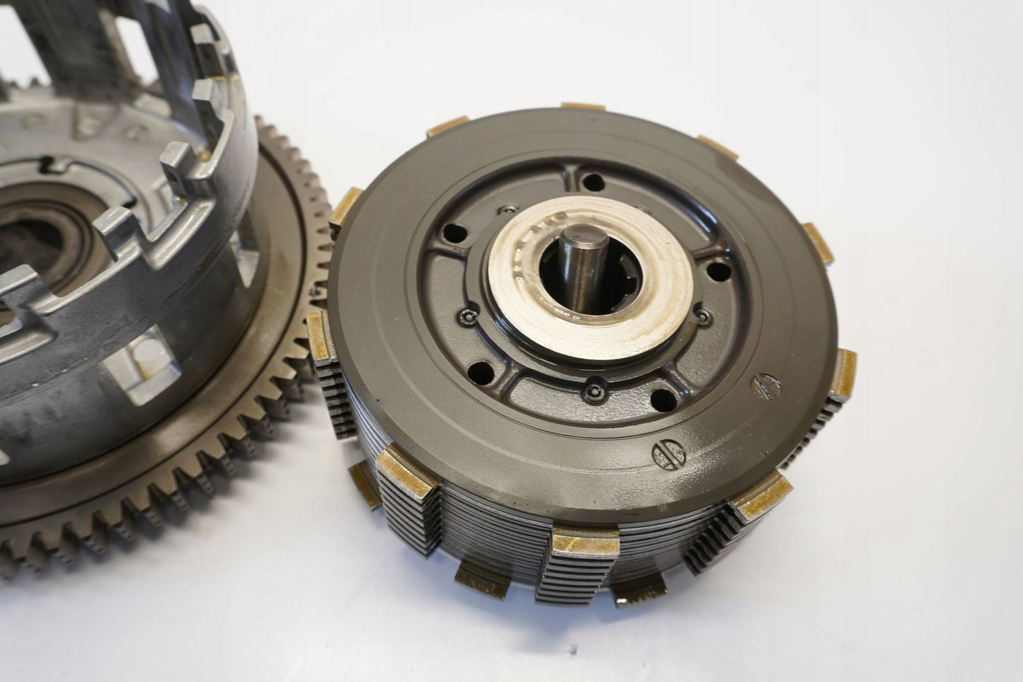 SUZUKI GSR 750 11-16 Kupplung Kupplungskorb Clutch 3