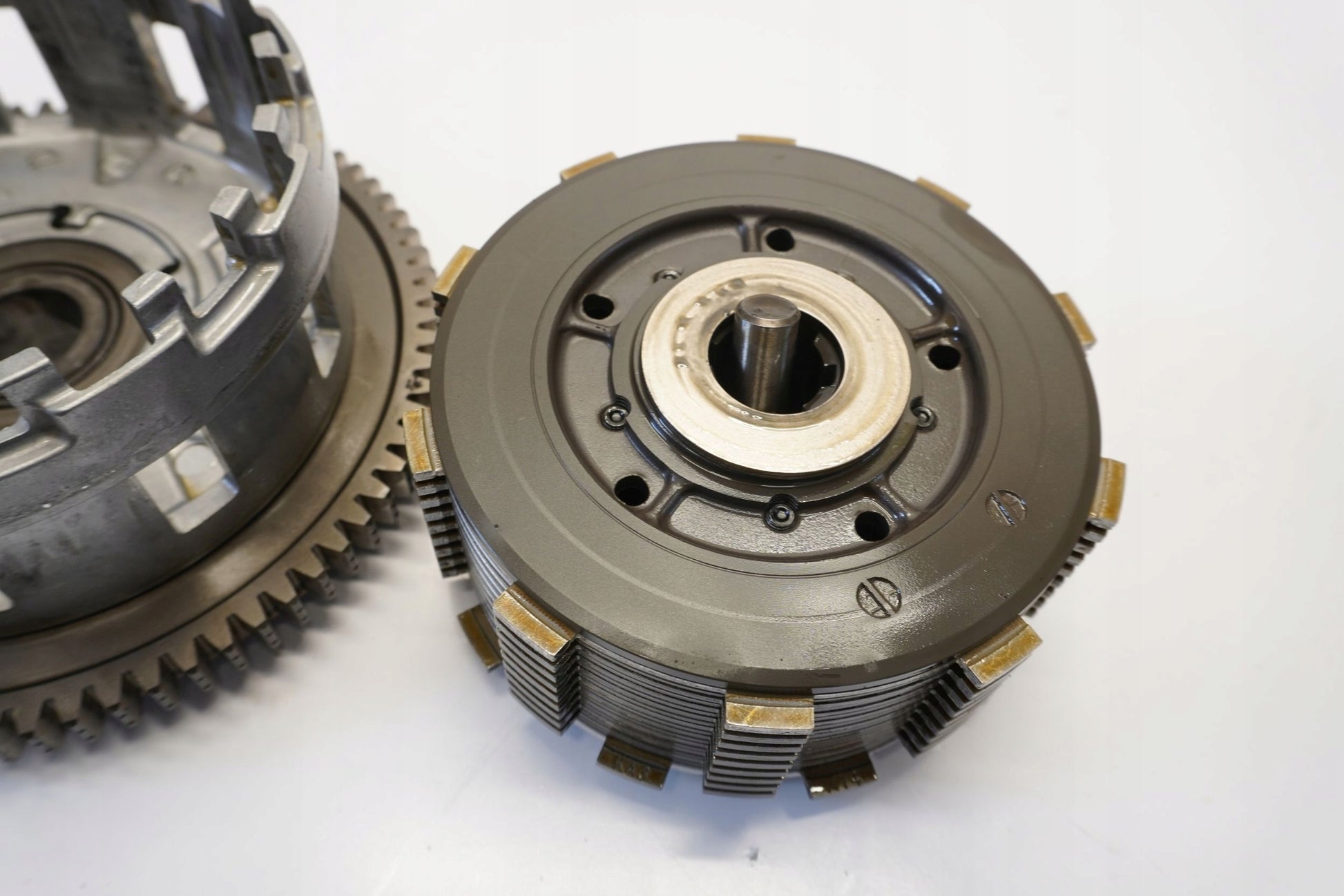 SUZUKI GSR 750 11-16 Kupplung Kupplungskorb Clutch 3