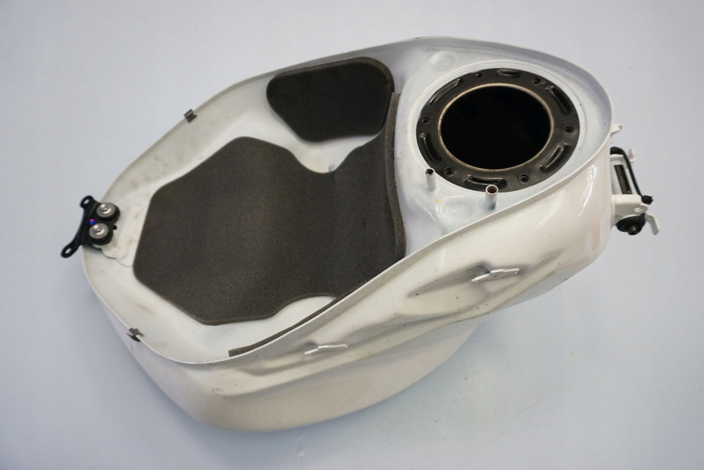 TRIUMPH STREET TRIPLE 660 S 17- Kraftstofftank Benzintank Fuel Tank