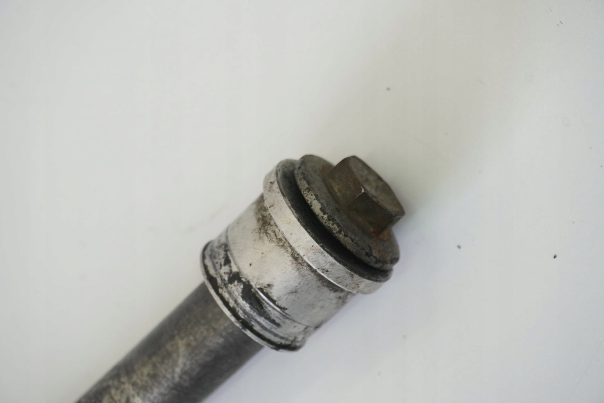 BMW F 800 GS 08-15 Vorderachse Achse vorne Radachse front axle 4