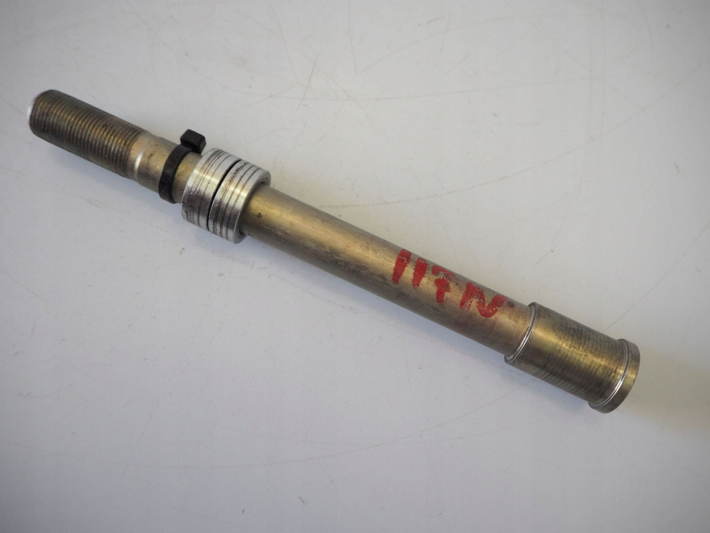 KAWASAKI Z-900 20- Vorderachse Achse vorne Radachse front axle 3