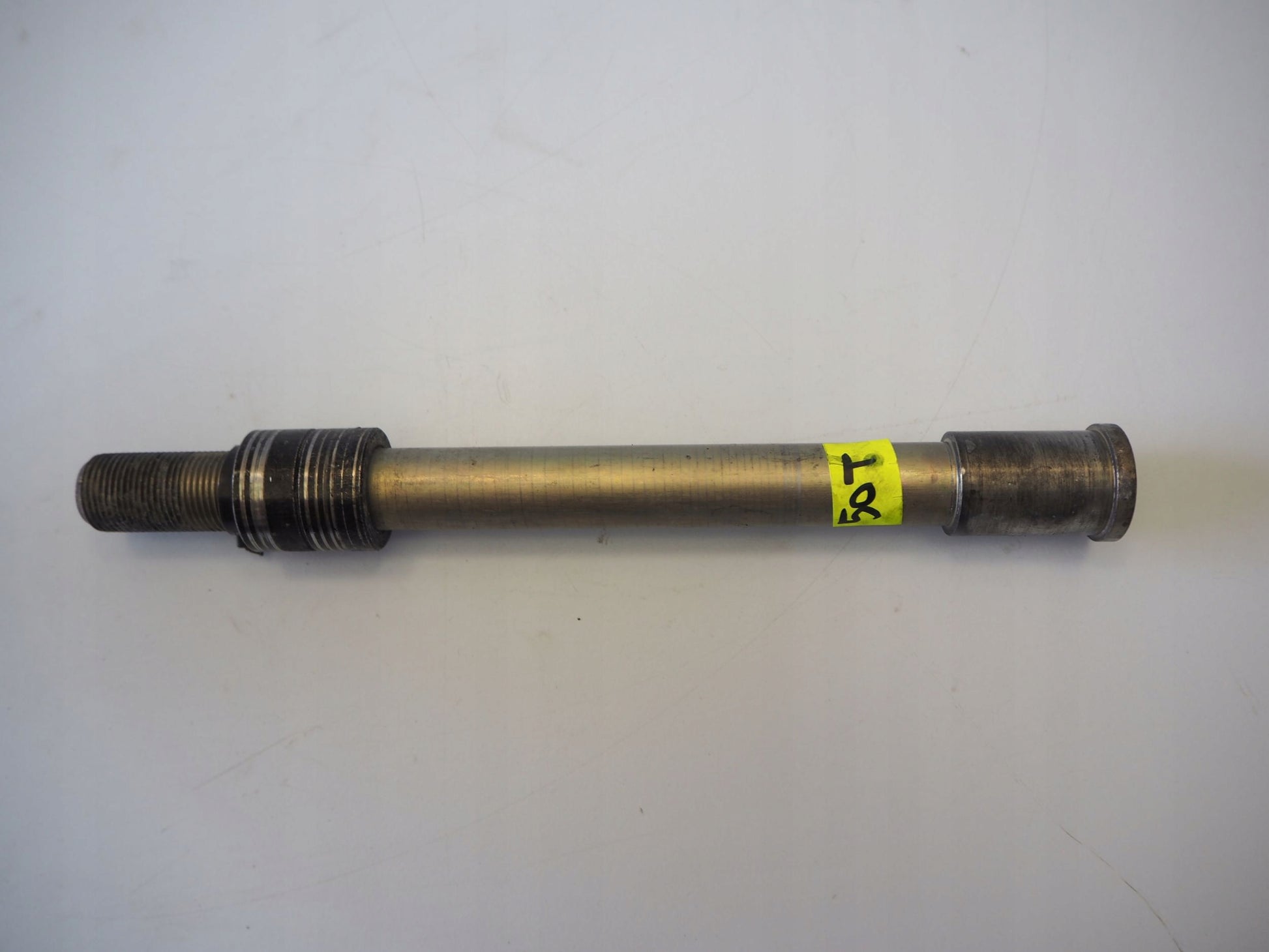 KAWASAKI Z1000 10-13 Vorderachse Achse vorne Radachse front axle 3