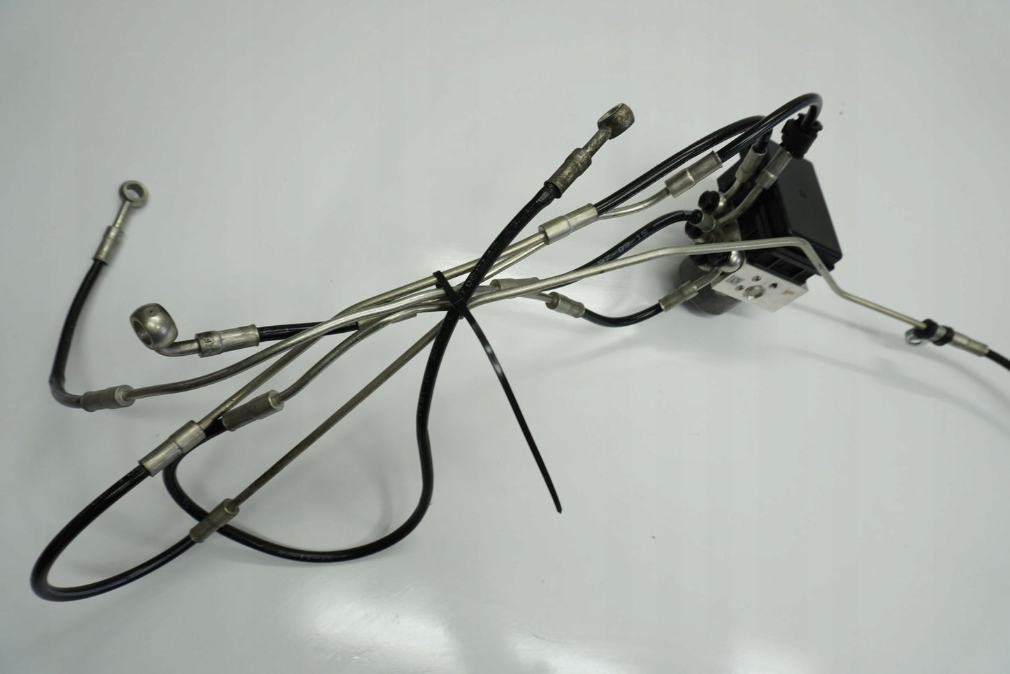 DUCATI PANIGALE 1299 15-18 POMPA ABS + ŚRUBY 3