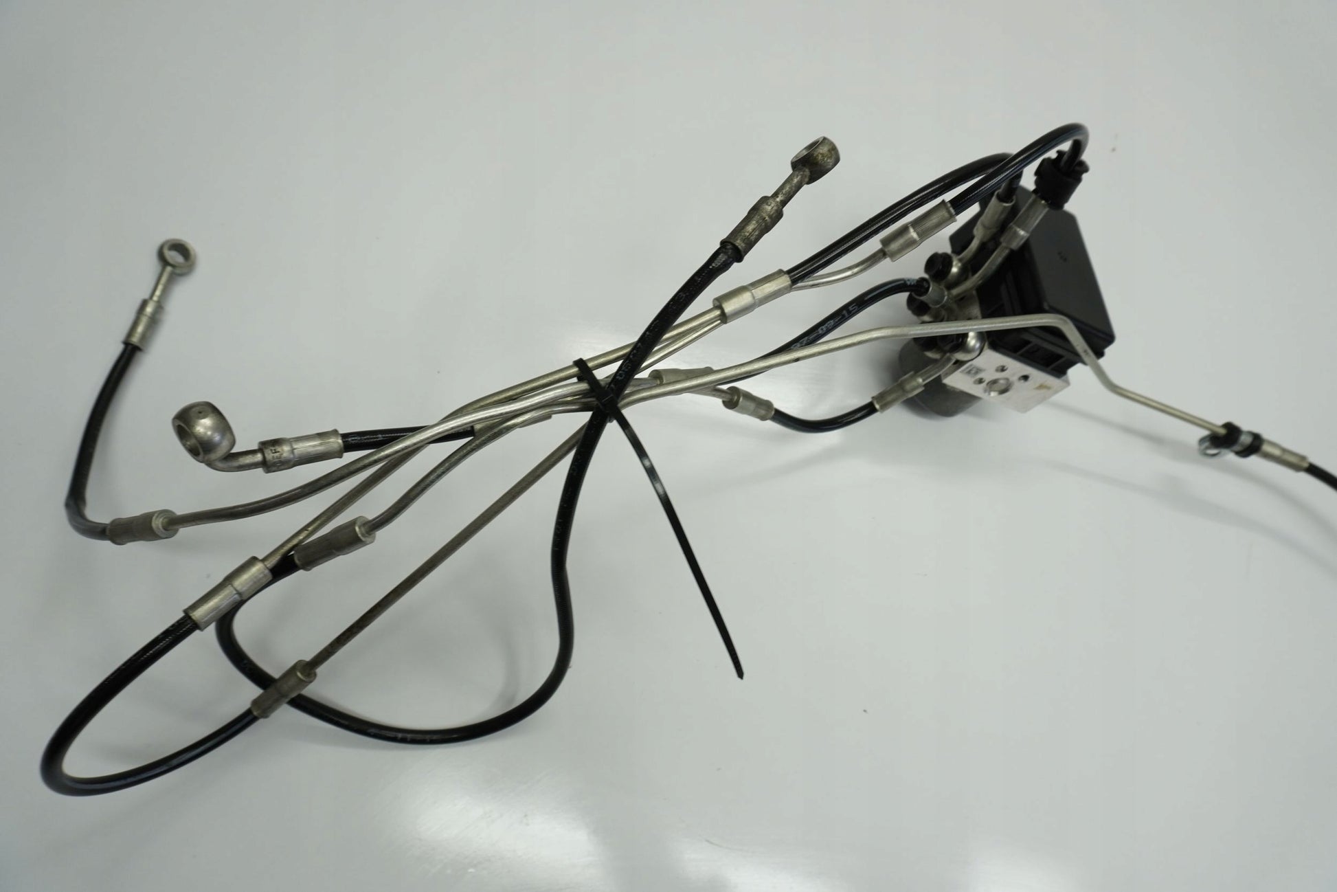 DUCATI PANIGALE 1299 15-18 POMPA ABS + ŚRUBY 3