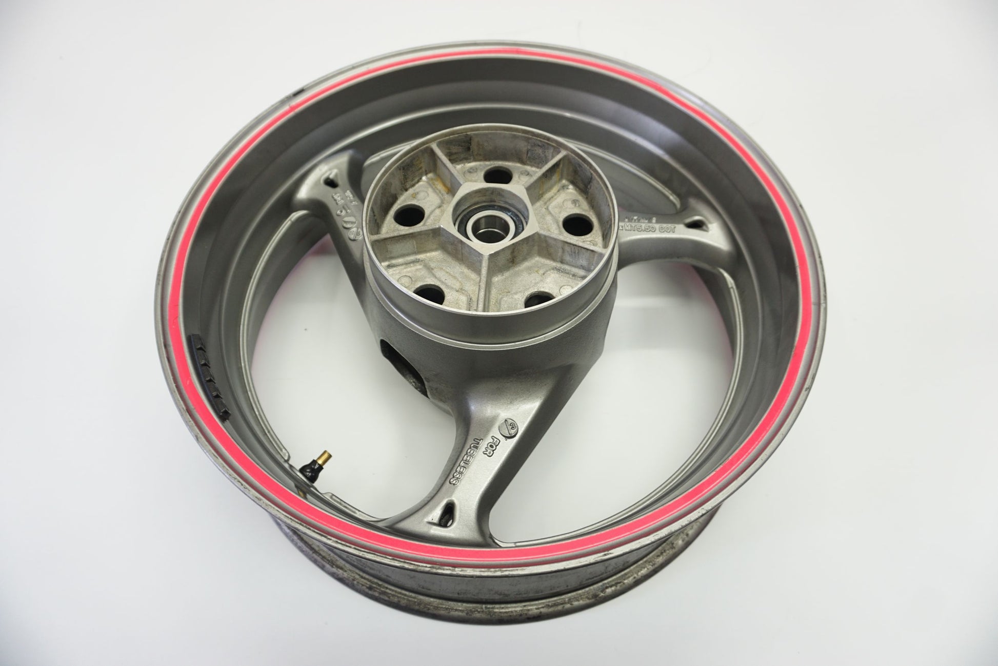 SUZUKI GSR 750 11-16 Felge hinten Wheel Hinterrad 2