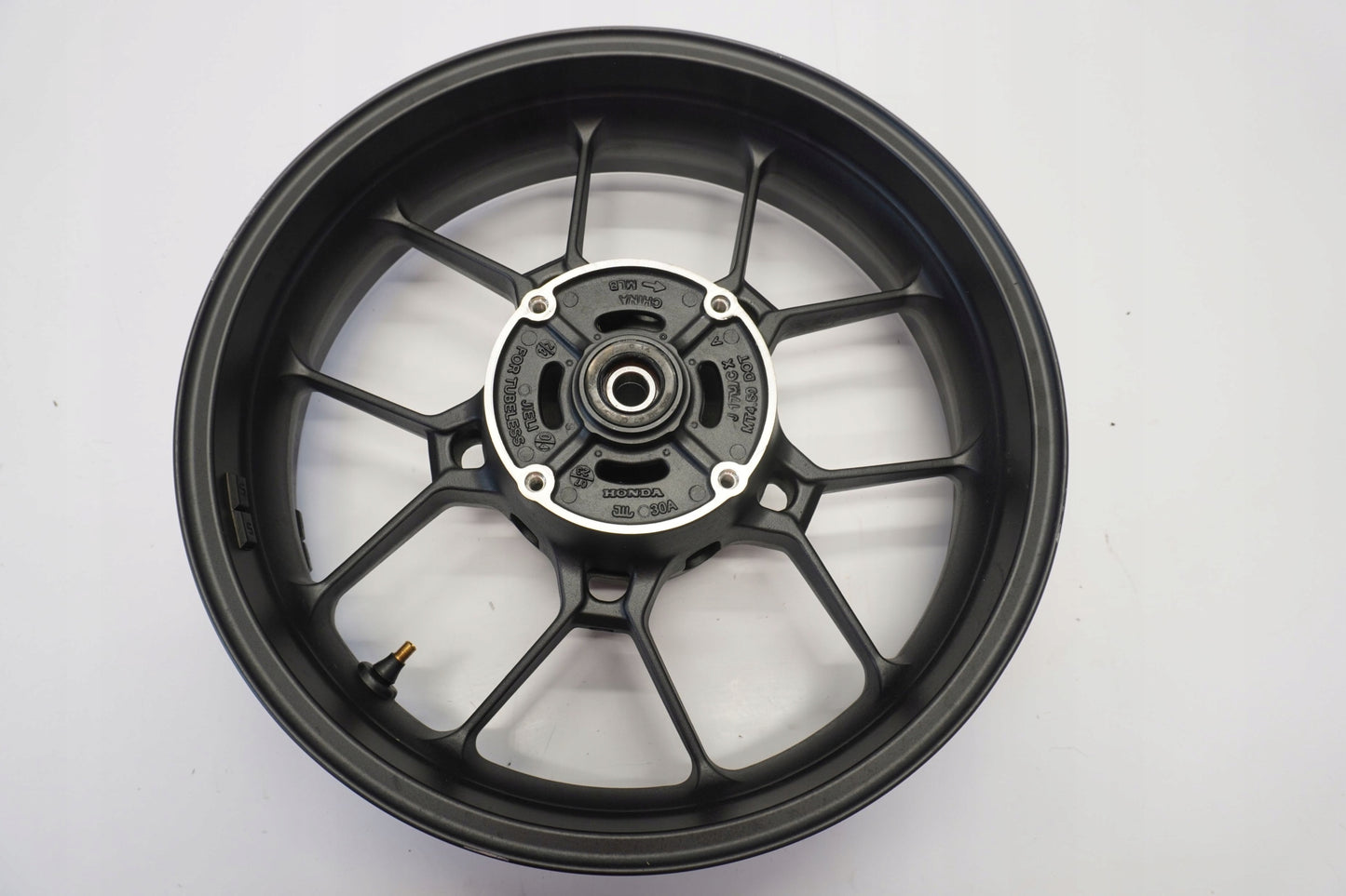 HONDA CB 750 HORNET 23- Felge hinten Wheel Hinterrad 4