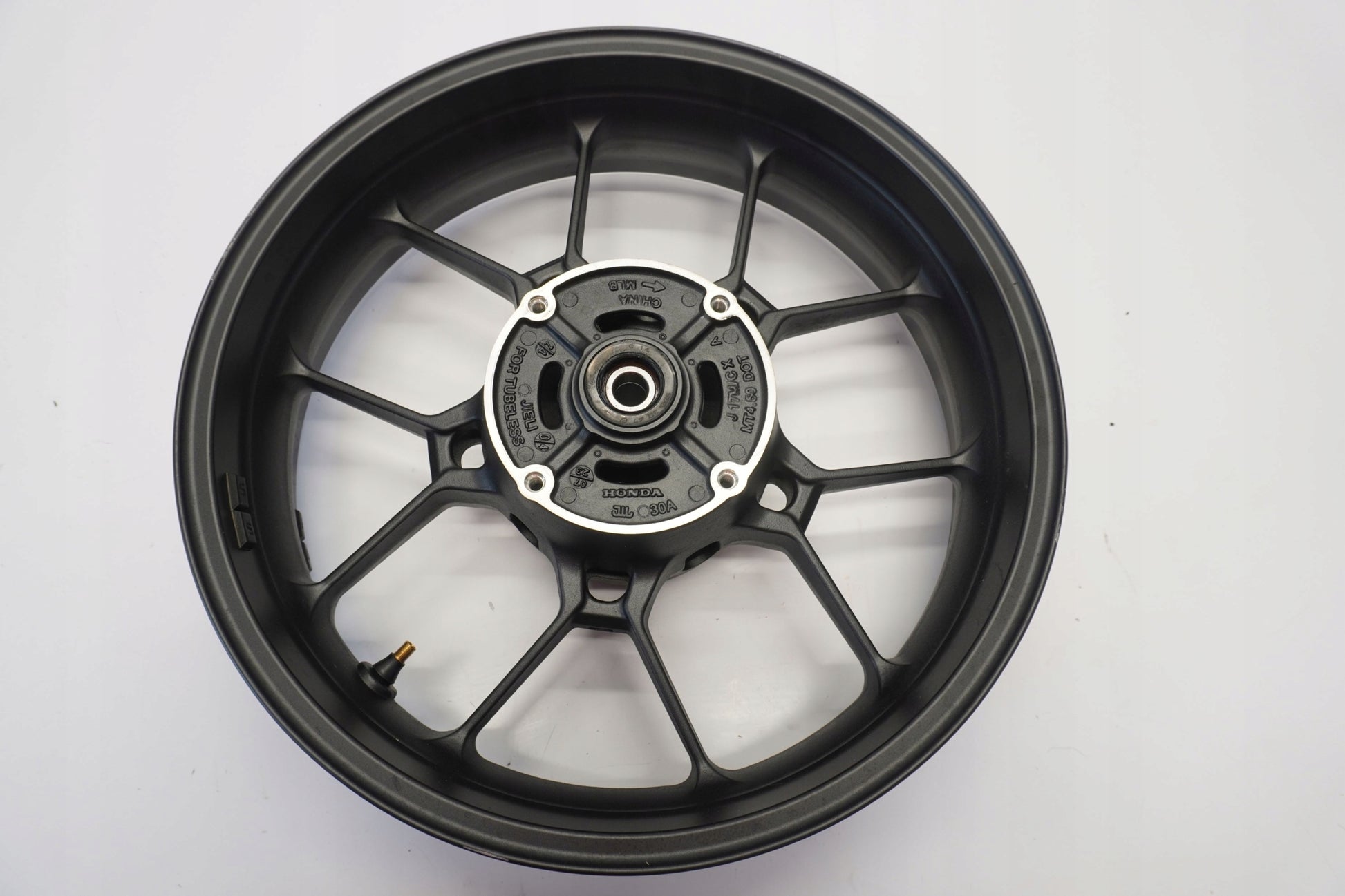 HONDA CB 750 HORNET 23- Felge hinten Wheel Hinterrad 4