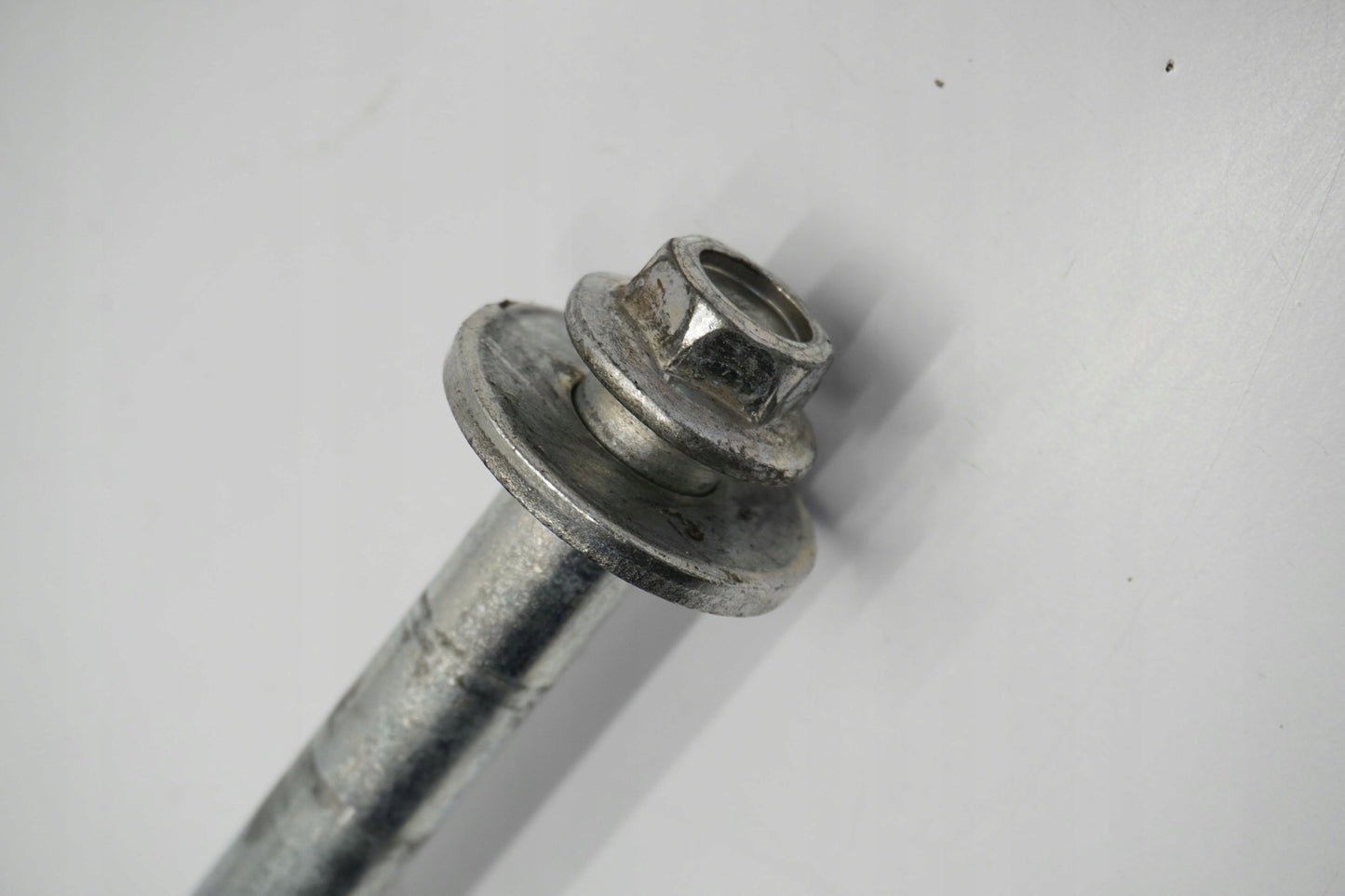 SUZUKI GSX-R 125 18- Hinterachse Achse hinten Radachse rear axle 2