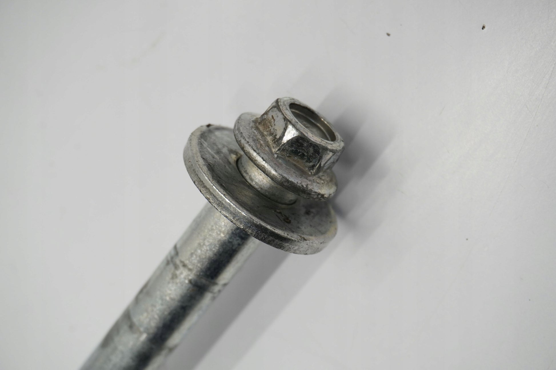 SUZUKI GSX-R 125 18- Hinterachse Achse hinten Radachse rear axle 2