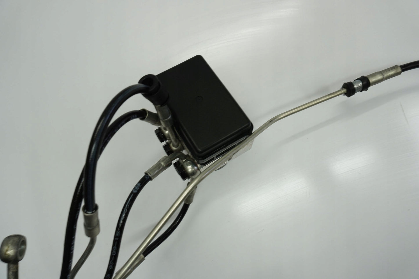 DUCATI PANIGALE 1299 15-18 POMPA ABS + ŚRUBY 2