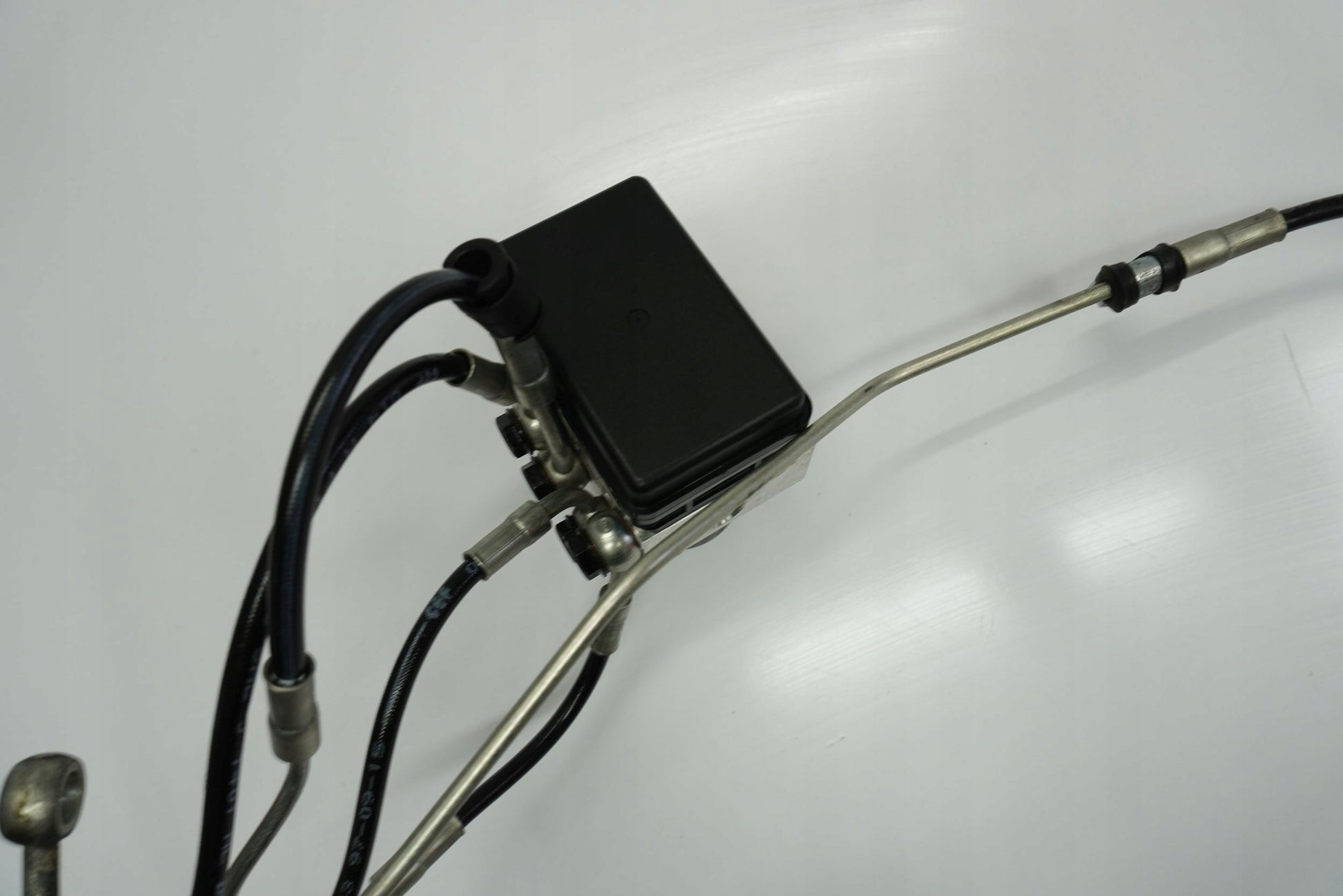 DUCATI PANIGALE 1299 15-18 POMPA ABS + ŚRUBY 2