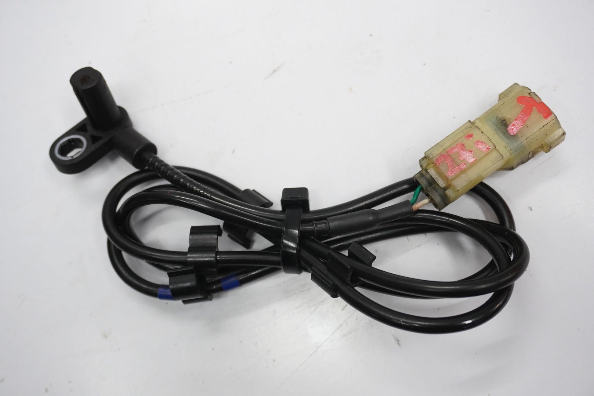 TRIUMPH STREET TRIPLE 765 RS 17-19 ABS Sensor hinten 2