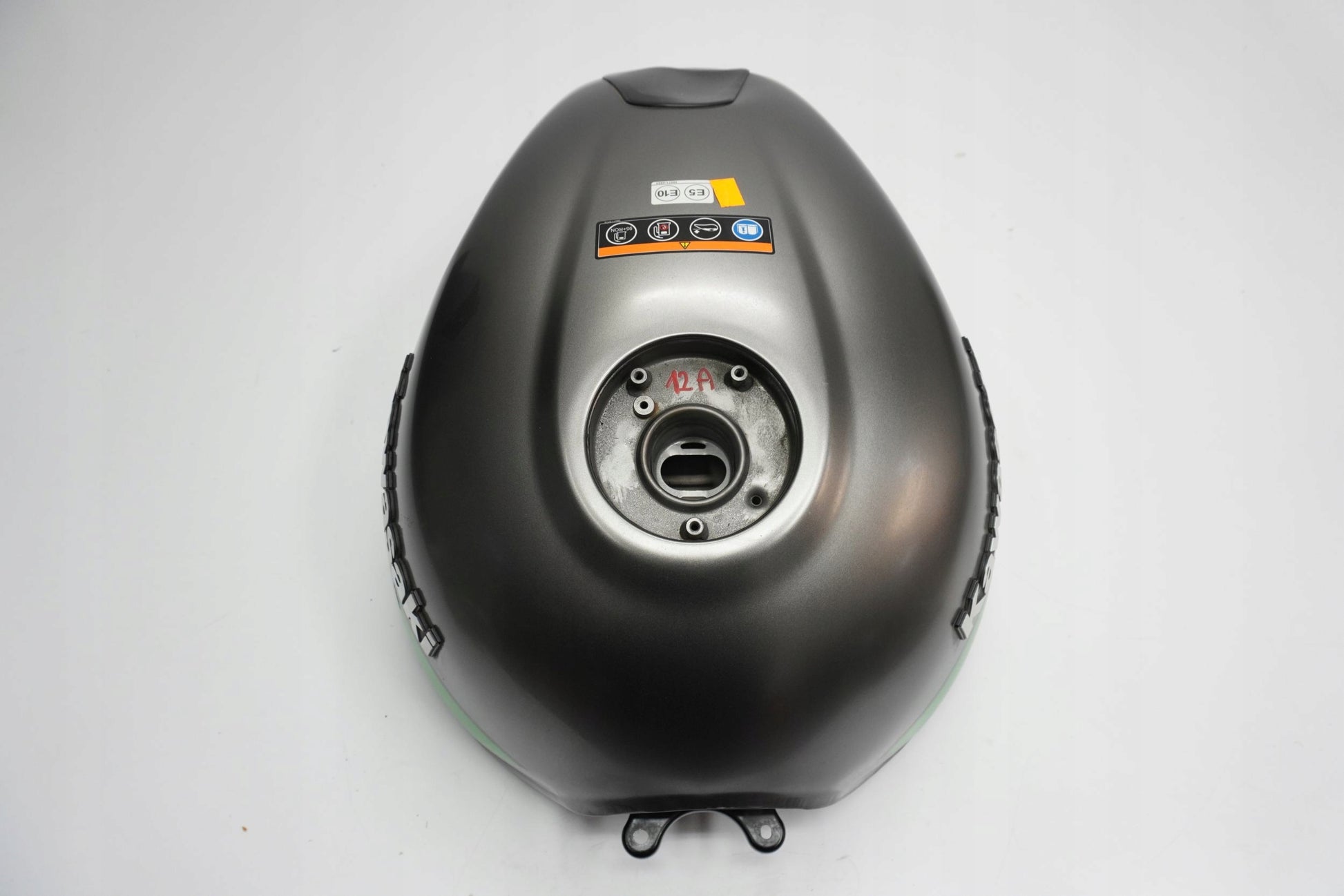 KAWASAKI Z 900 RS CAFE 18-22 Kraftstofftank Benzintank Fuel Tank 4