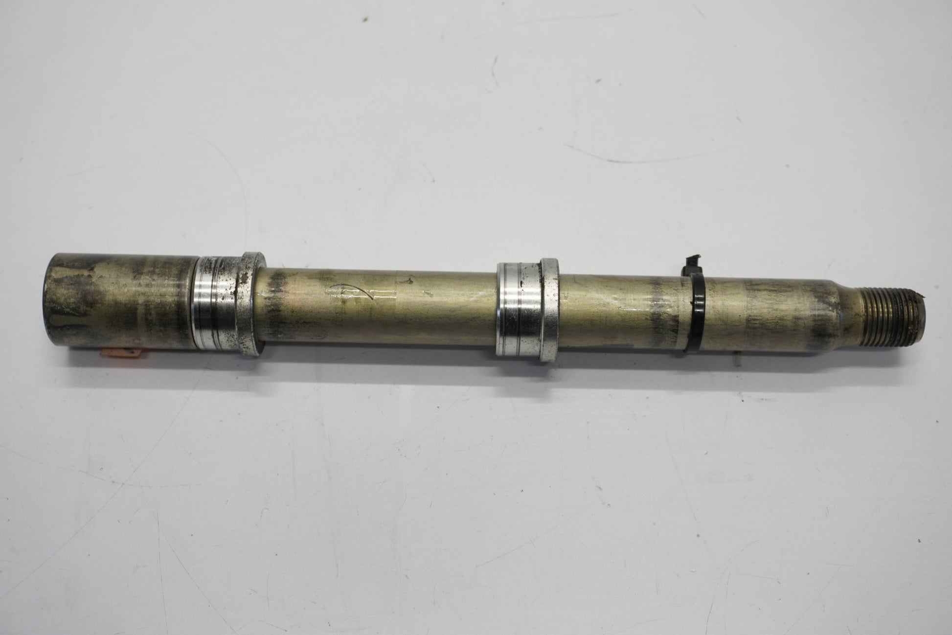 YAMAHA FZ1 1000 N FAZER RN16 06-15 Vorderachse Achse vorne Radachse front axle 9