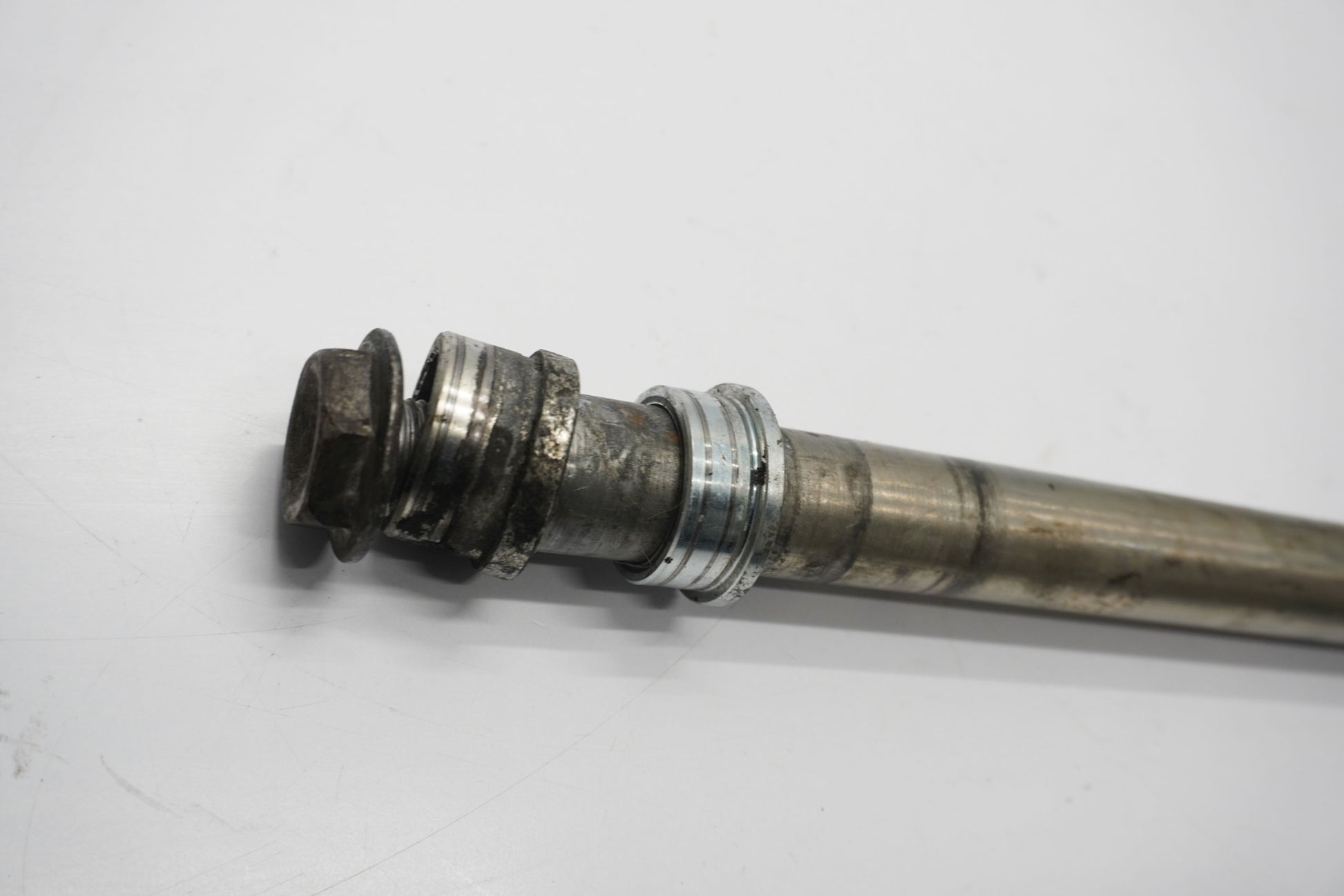 YAMAHA FJR 1300 13-15 Vorderachse Achse vorne Radachse front axle 2