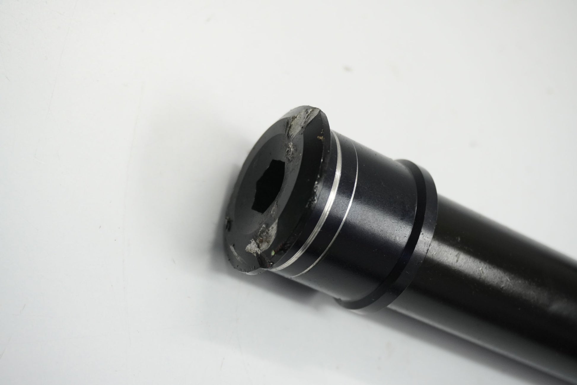 KTM 890 DUKE R 20- Vorderachse Achse vorne Radachse front axle 4